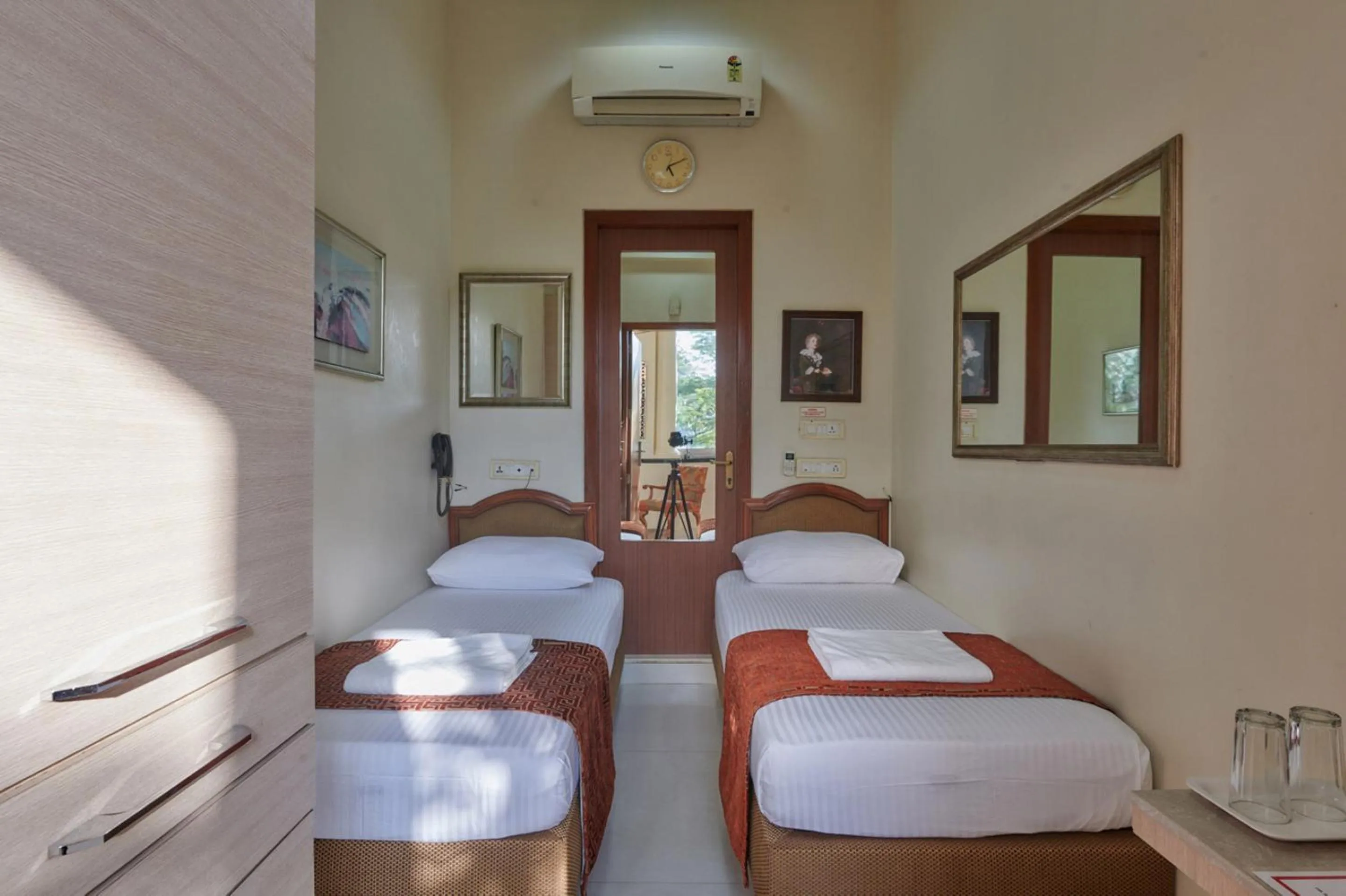 Superior Twin Room - single occupancy in Elphinstone Hotel