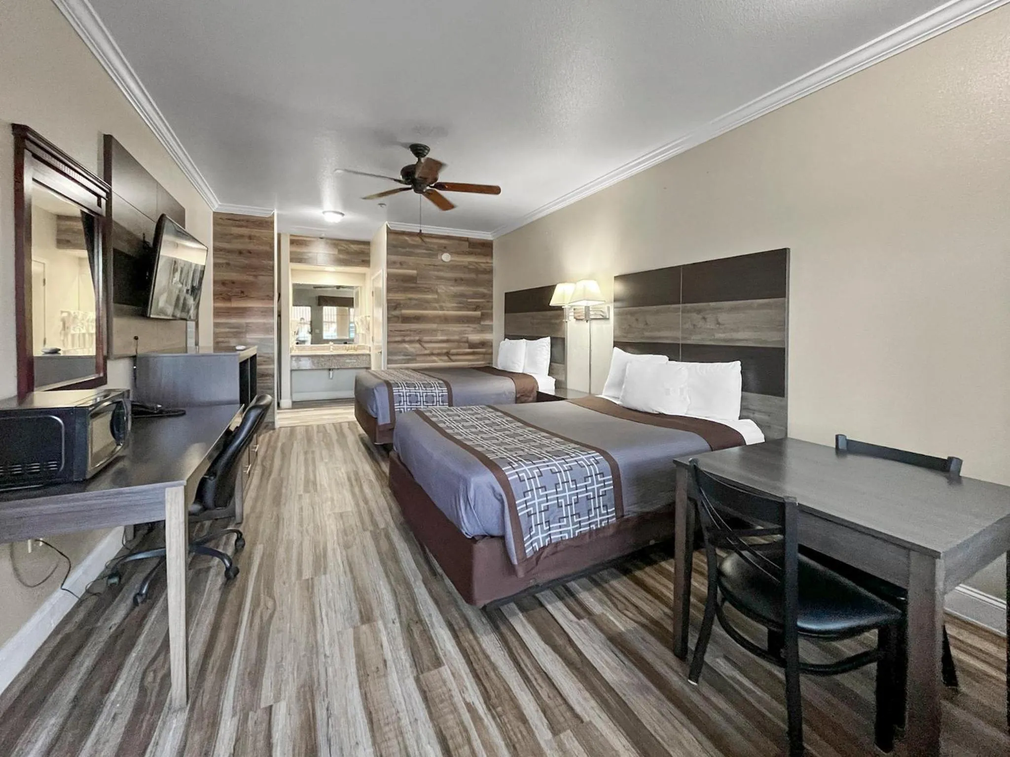 Deluxe Queen Room with Two Queen Beds in Rodeo Lodge