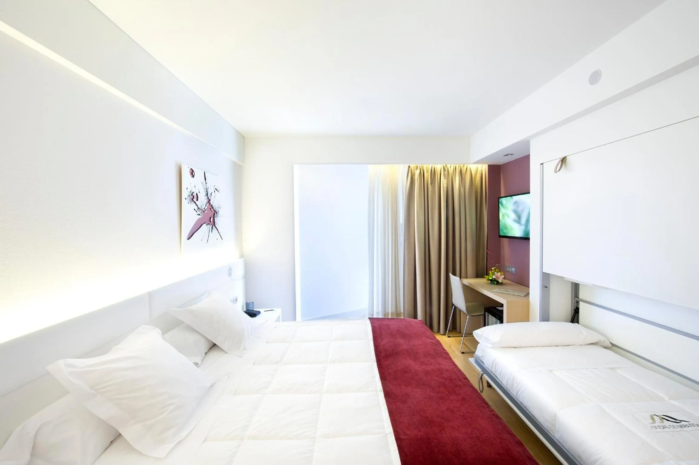 Triple Room in Sercotel Ciudad de Miranda