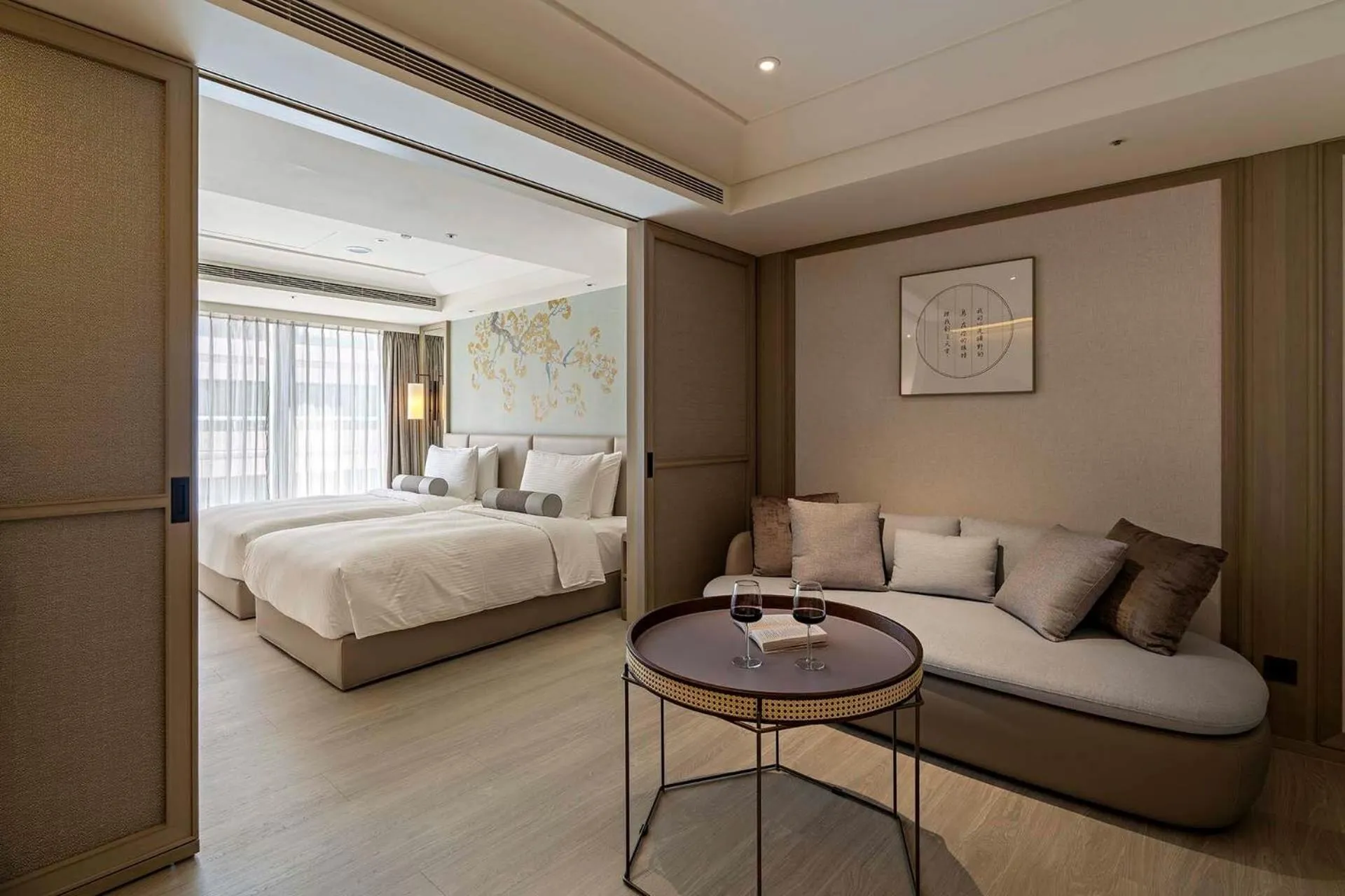 Twin Room with City View in Hanns House