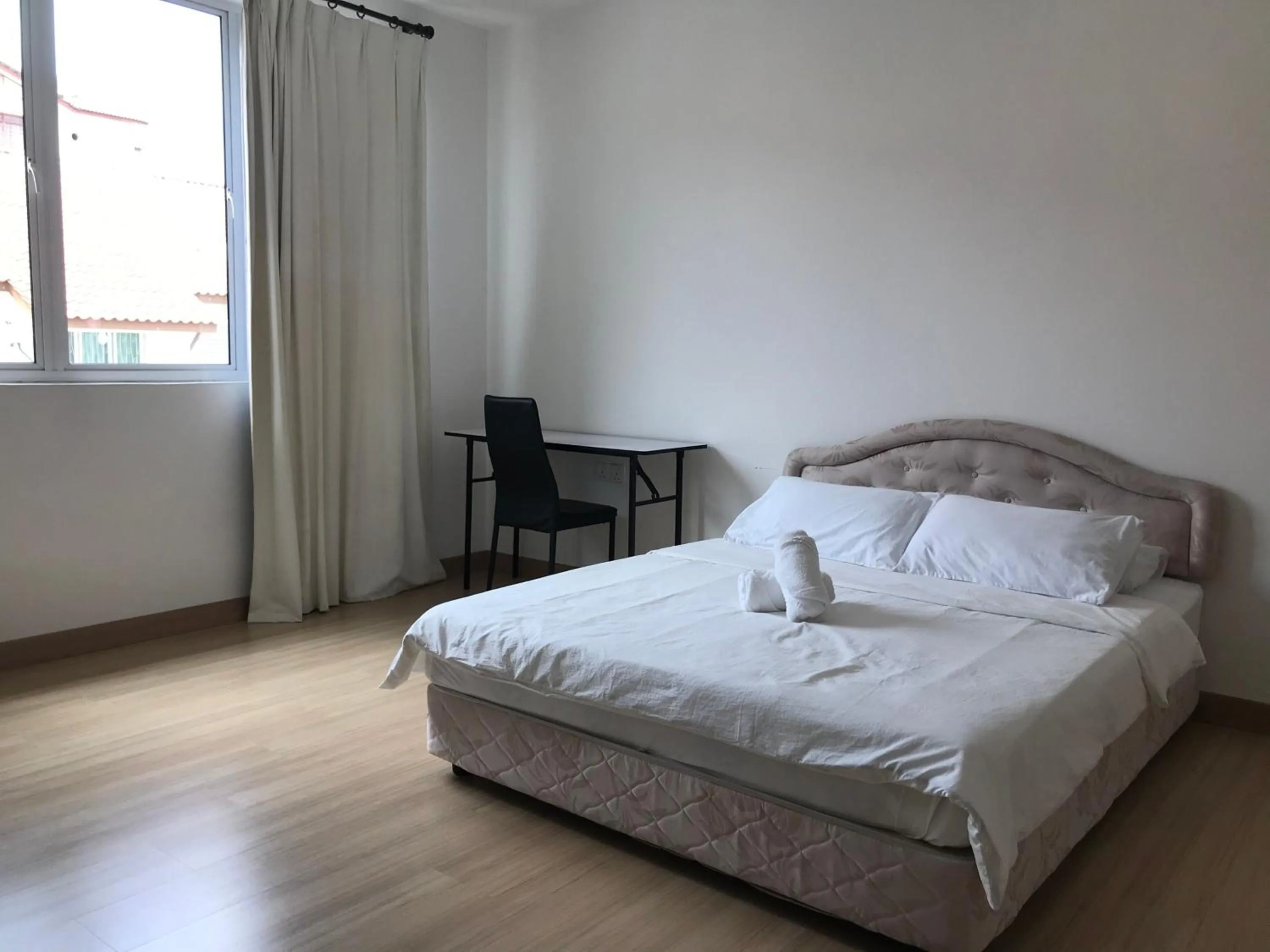 Queen Room in Island Hostel Bayan Lepas Airport