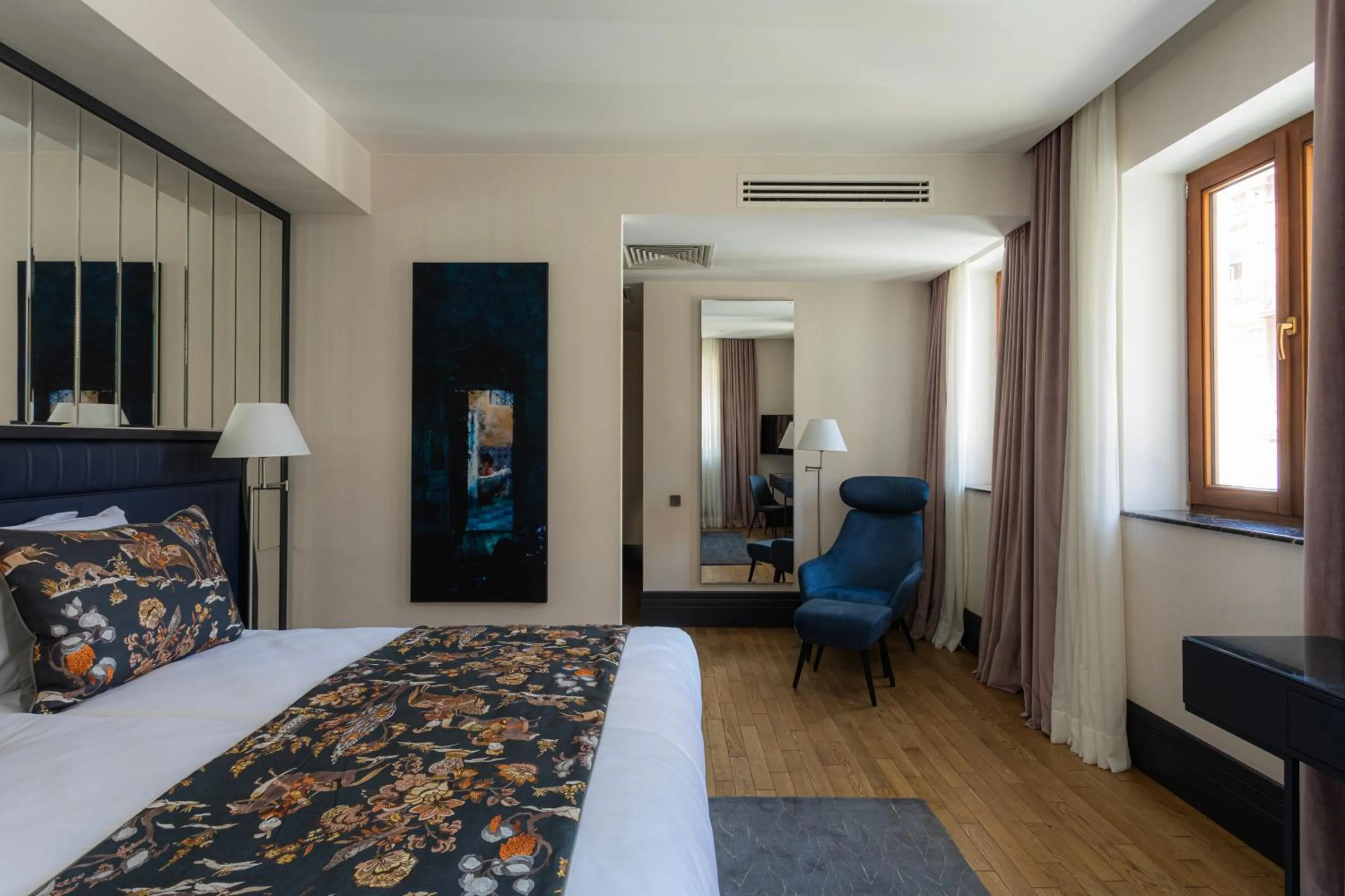 Superior King Room in Puris Moedani Boutique Hotel