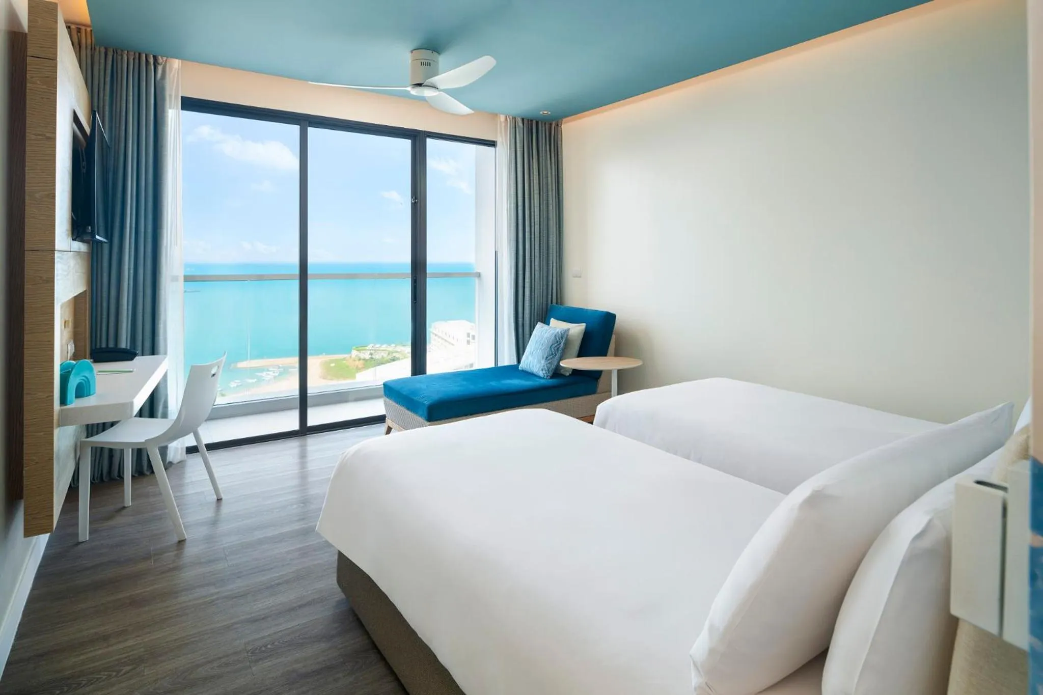 Deluxe Twin Room with Sea View in OZO North Pattaya