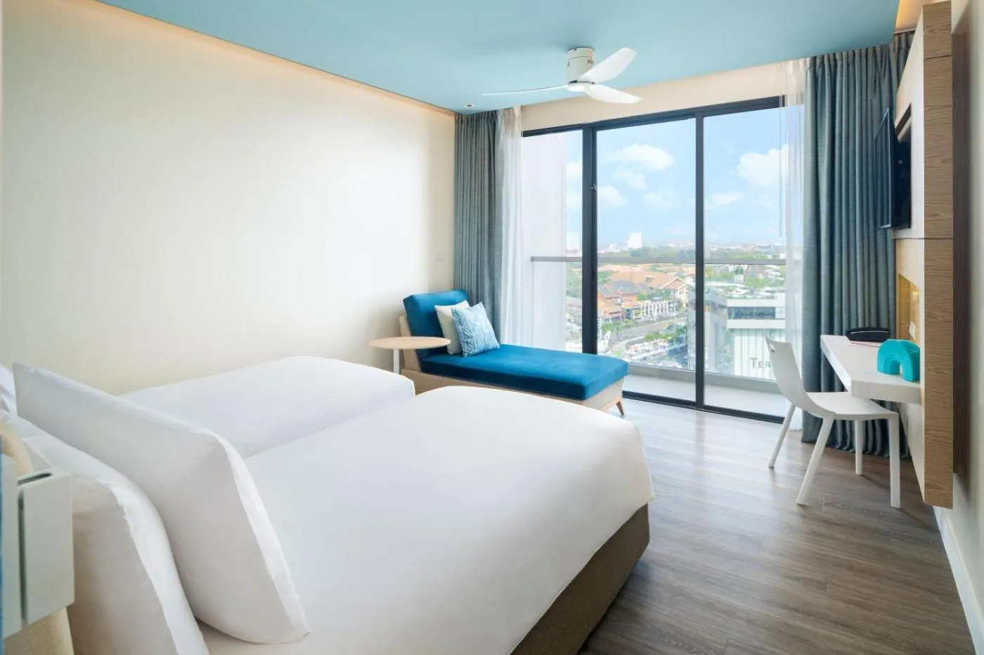 Superior Twin Room in OZO North Pattaya