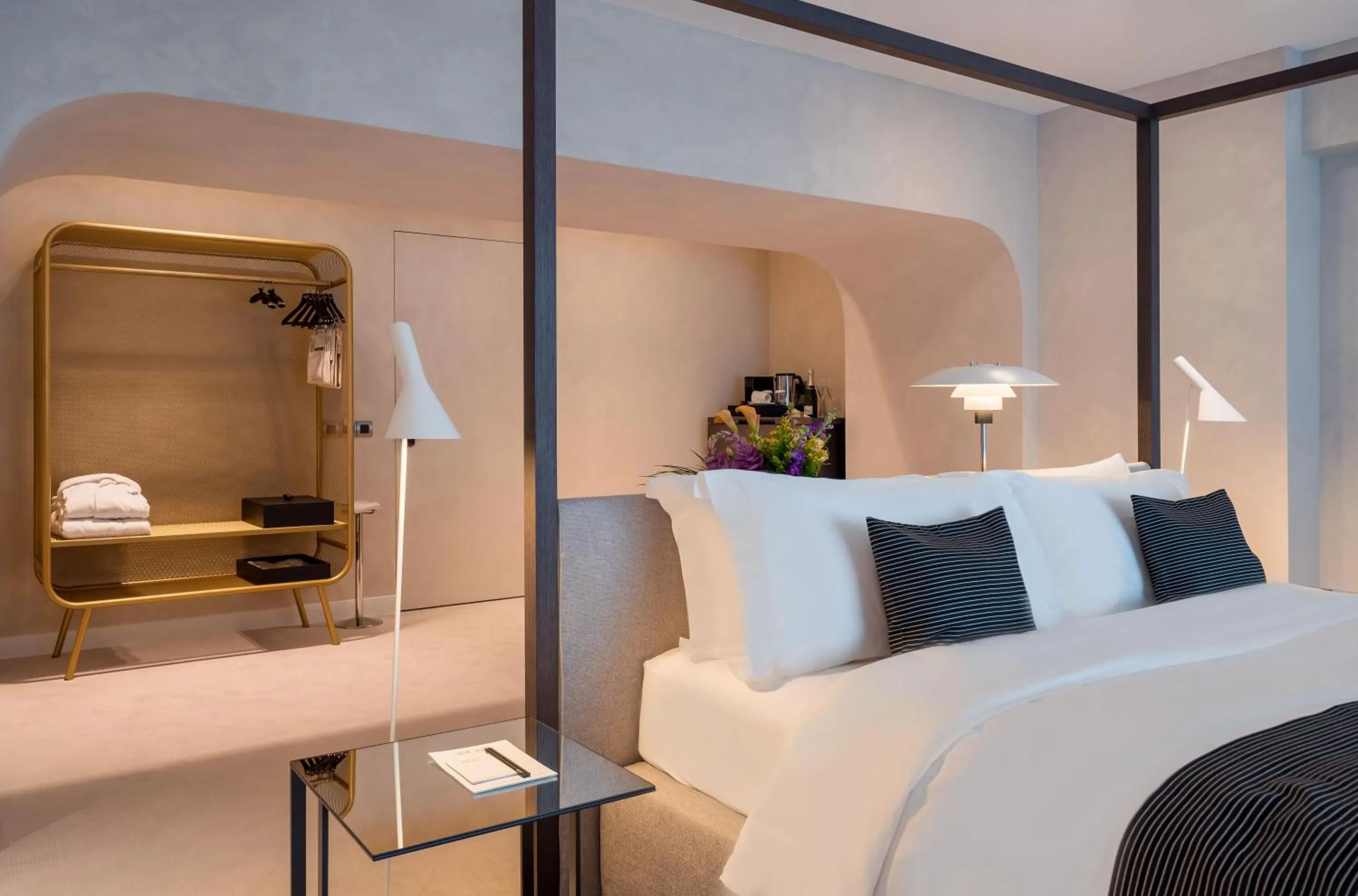 Suite with City View in Monograph Freedom Square