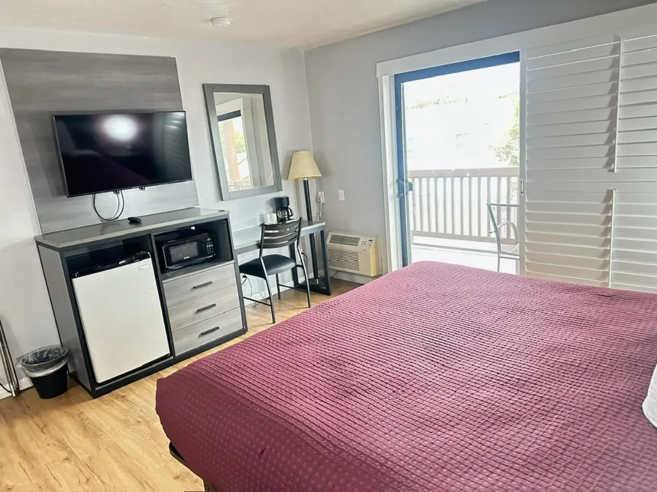 King Room - Disability Access in Ocean Gate Inn