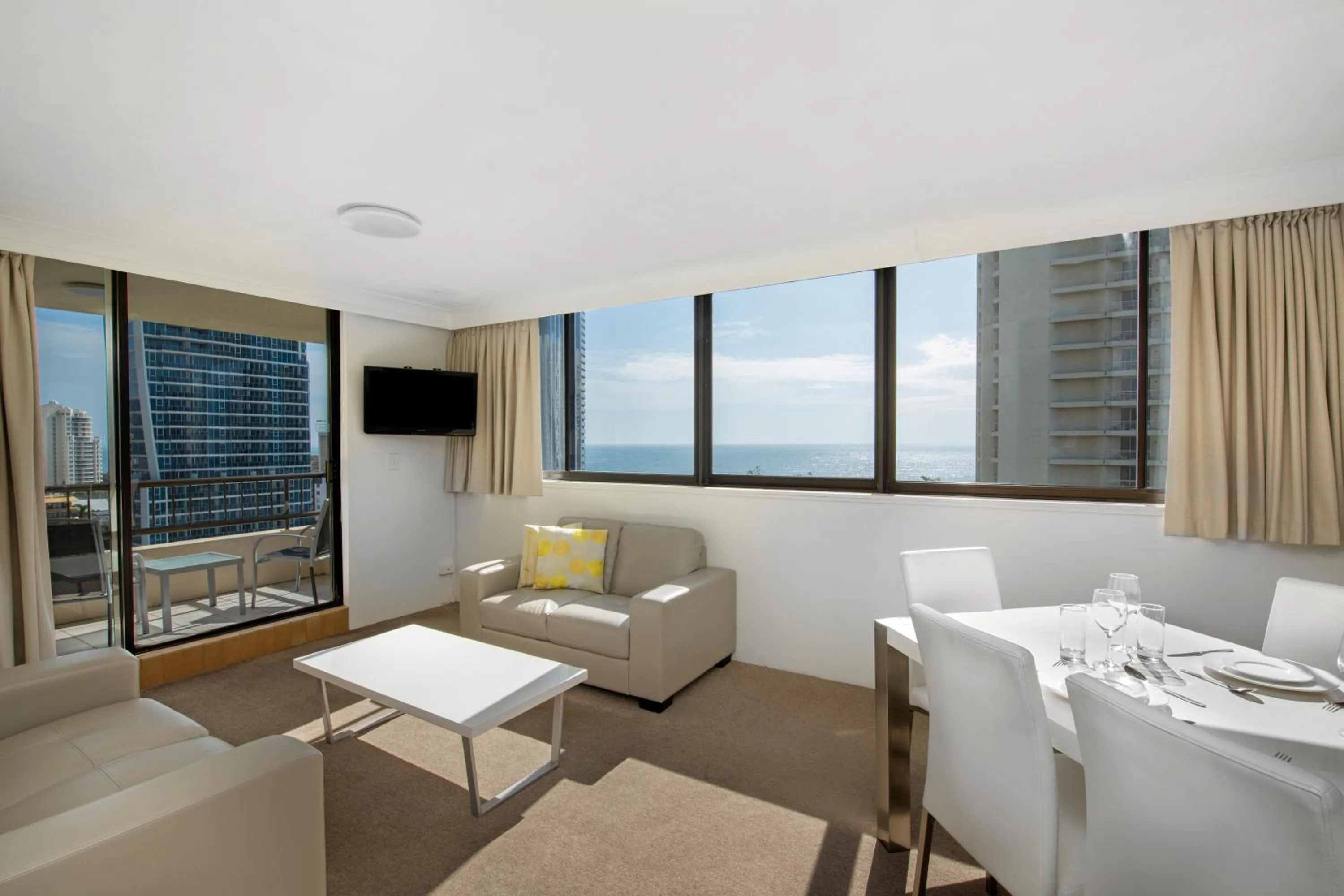 One-Bedroom Apartment in BreakFree Cosmopolitan