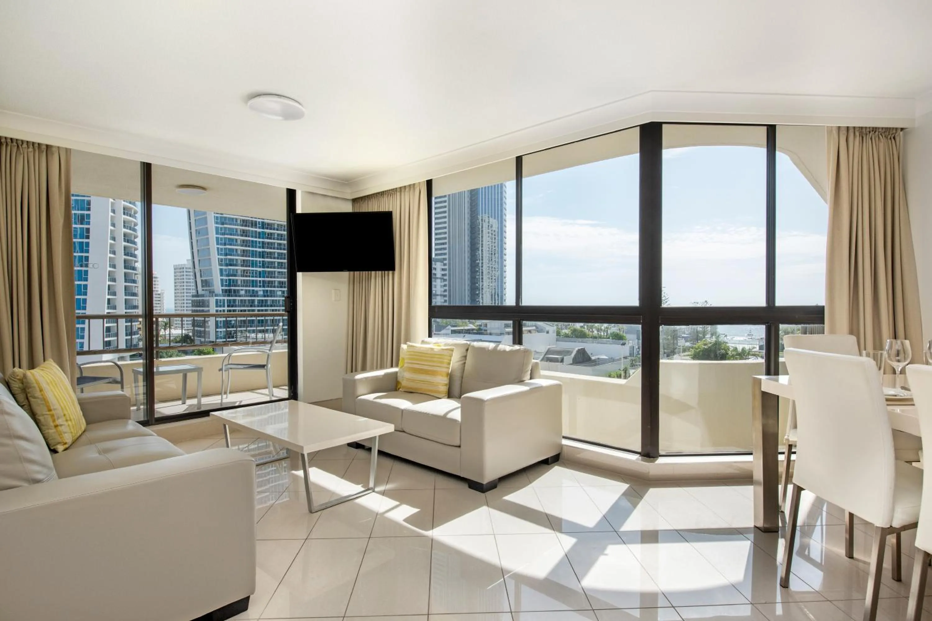 Deluxe One-Bedroom Apartment in BreakFree Cosmopolitan