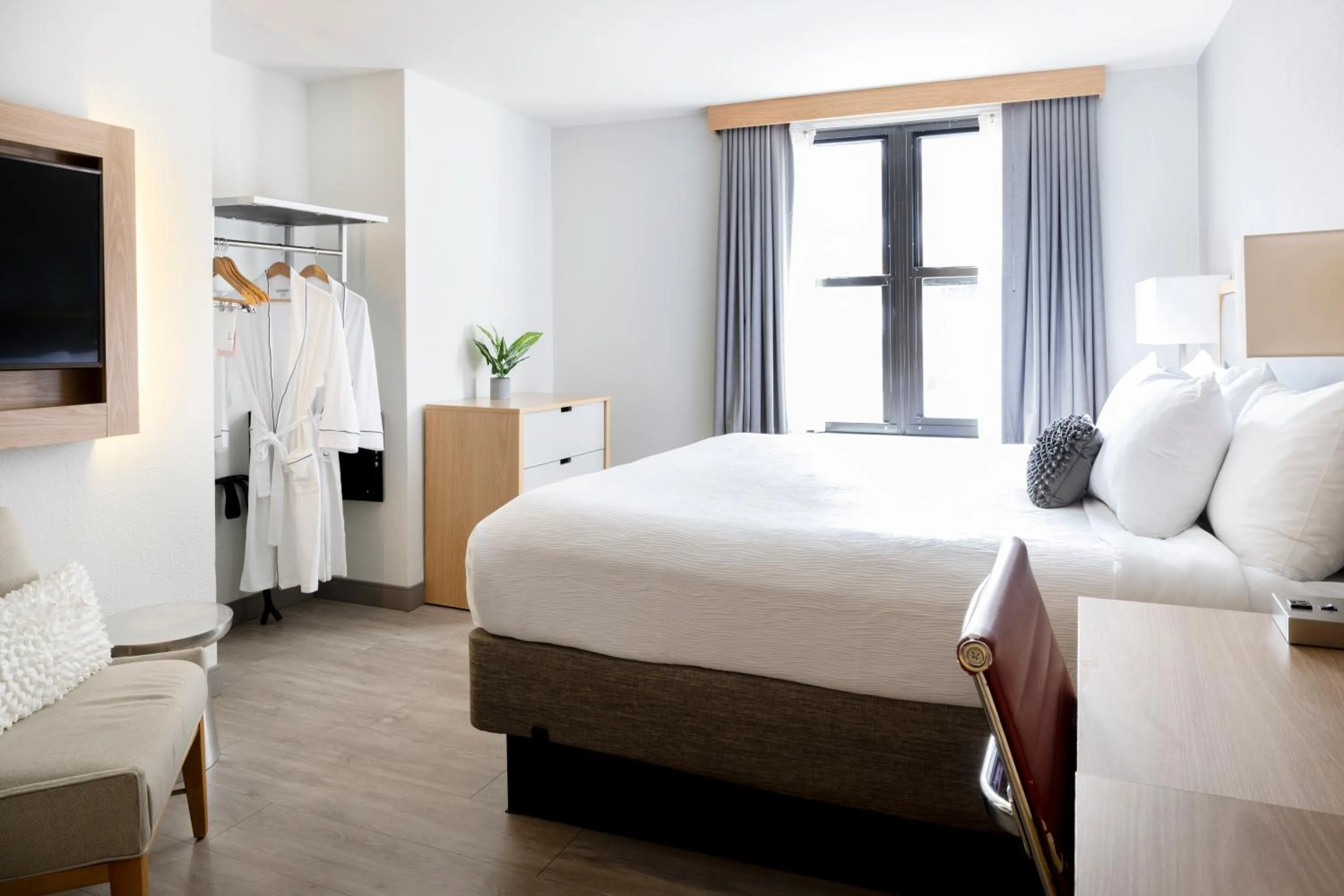 Superior King Room in Hotel Saint Clair - Magnificent Mile