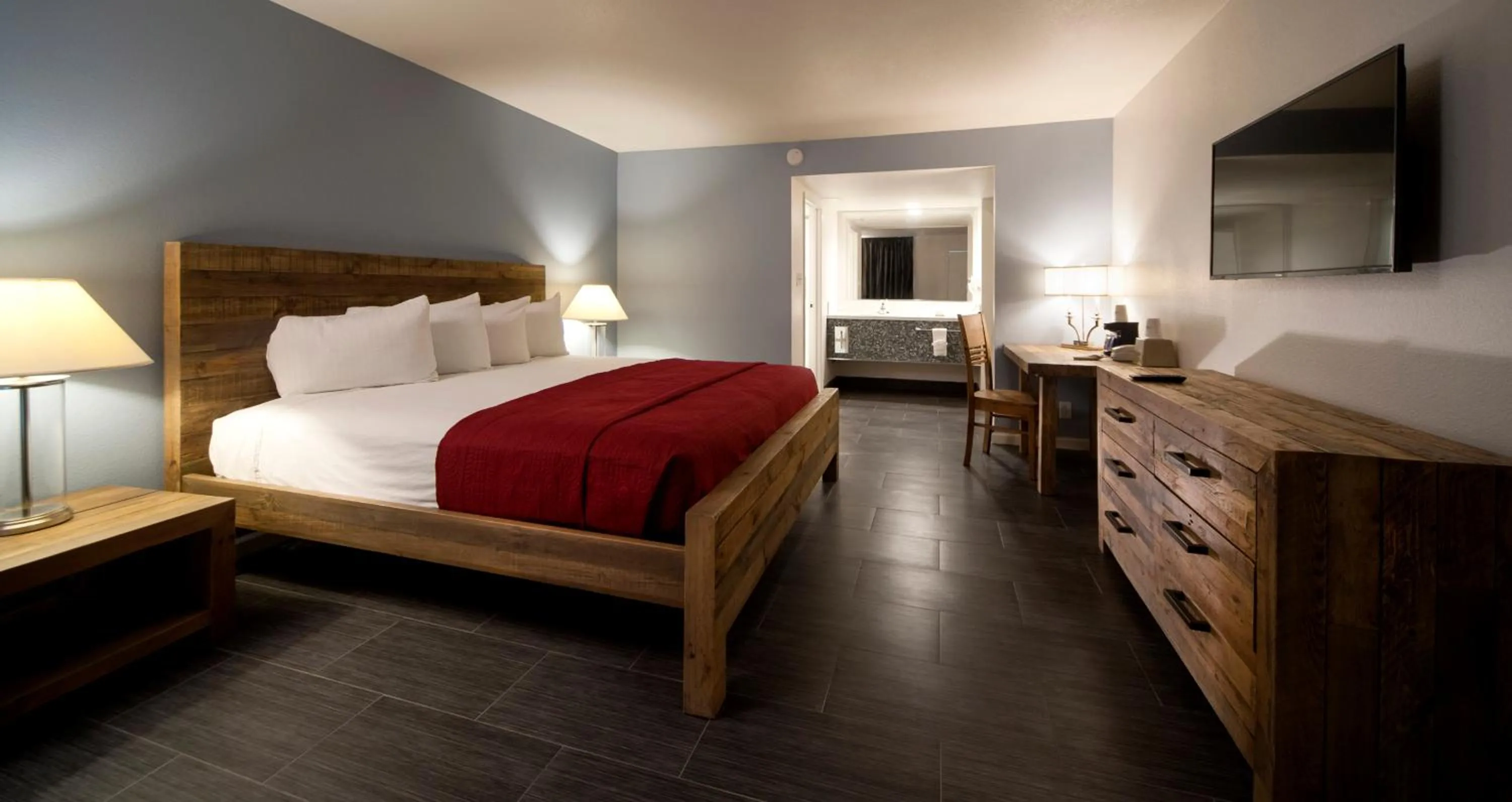 Single King room accessible in Thunderbird Boutique Hotel