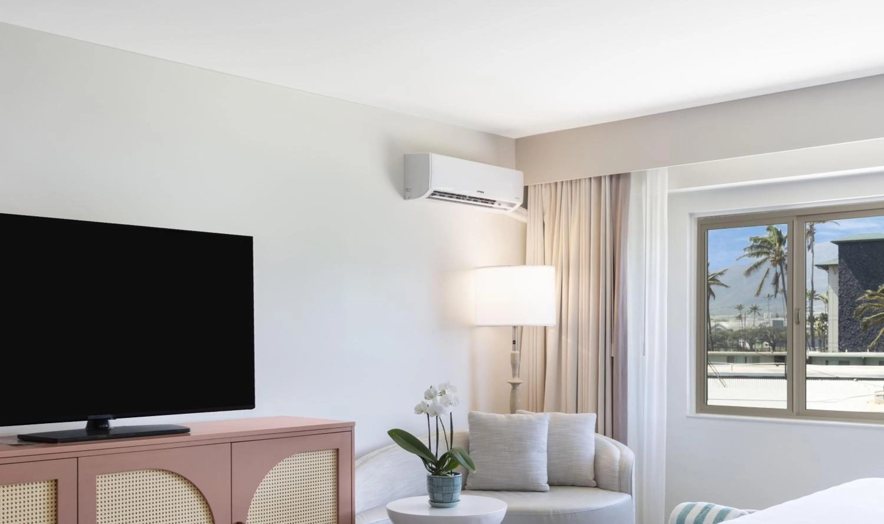 Luxury Quadruple Room in Maui Seaside Hotel