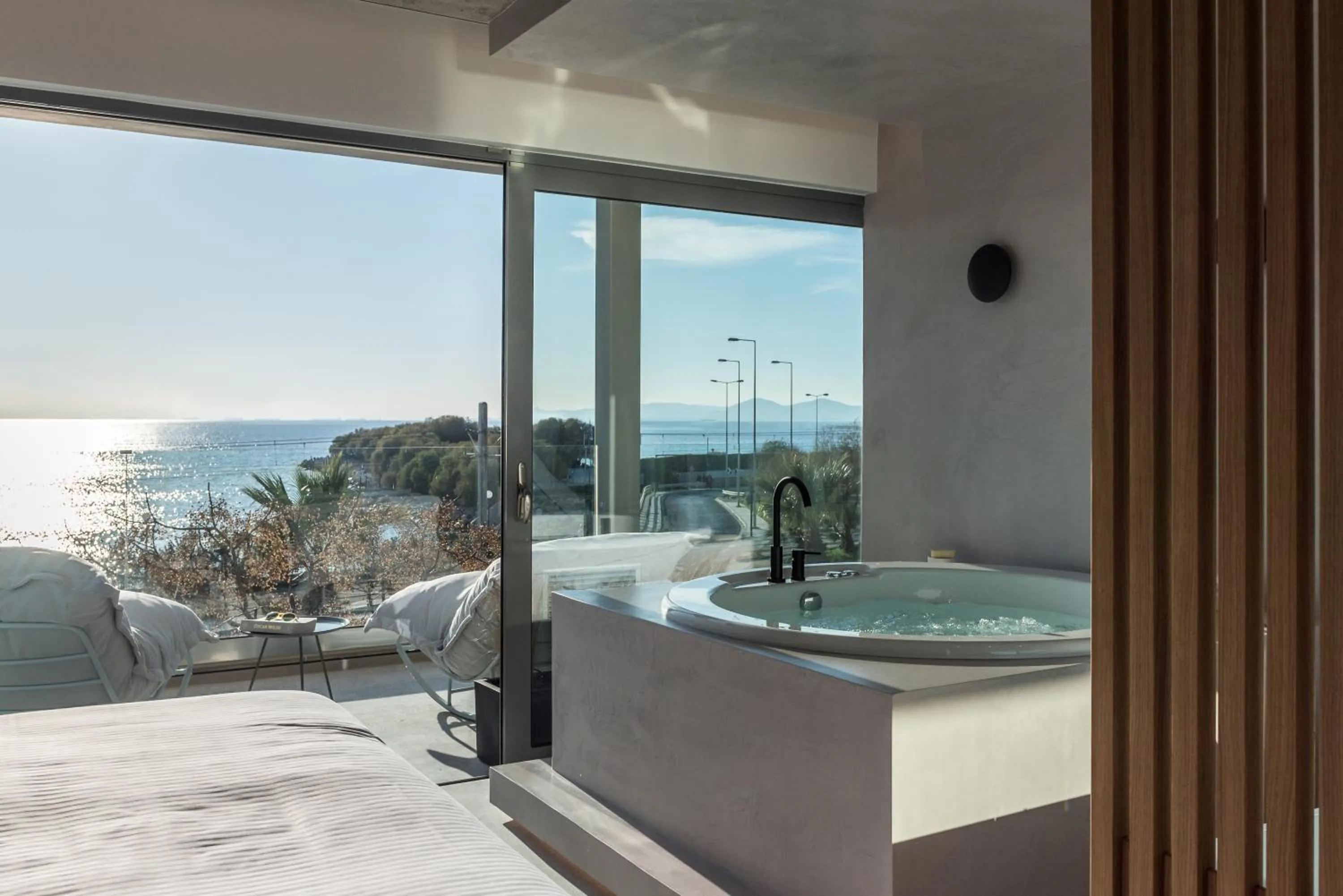 Deluxe Suite with Spa Bath in Urban Suites