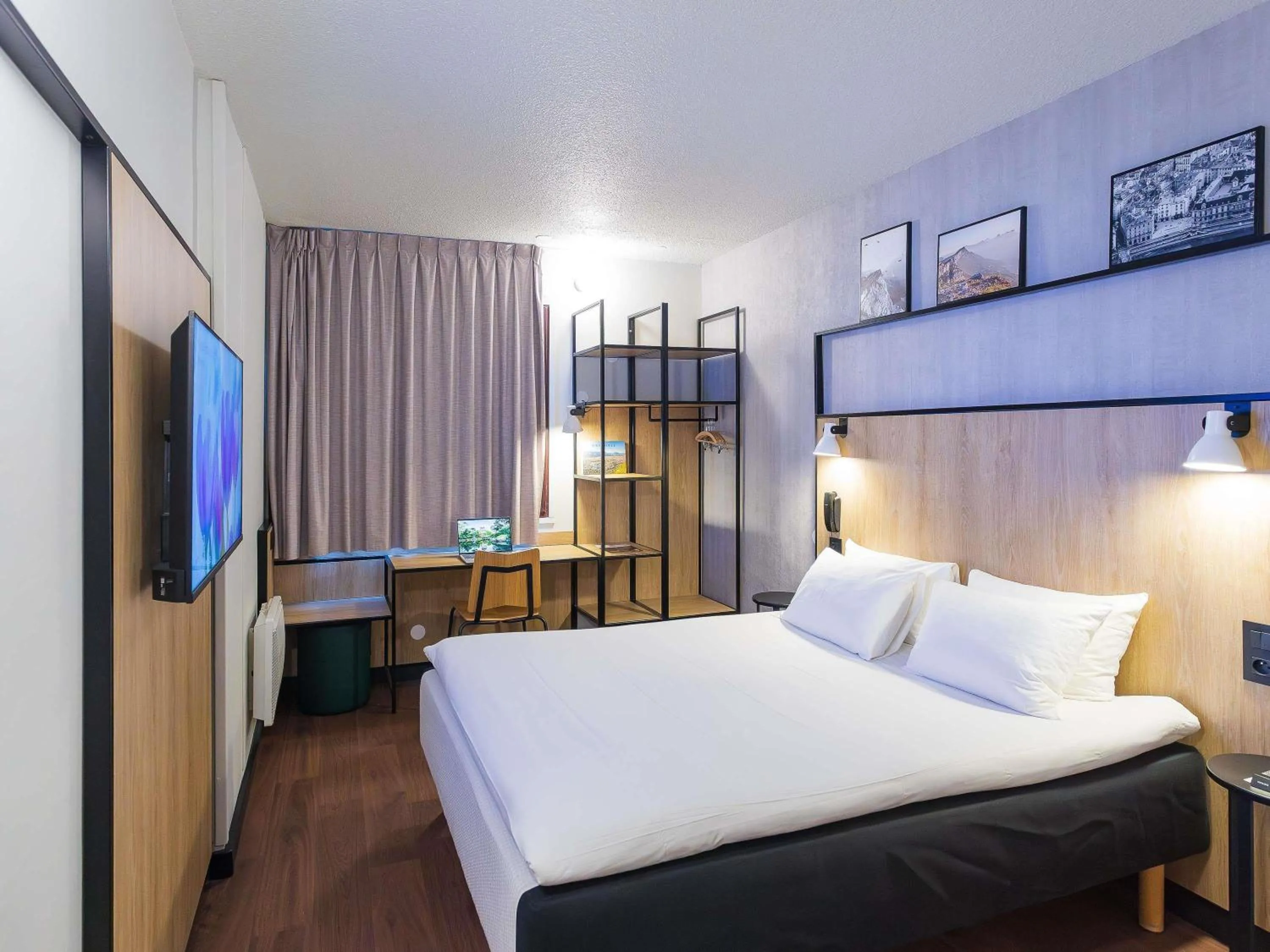 Standard Double Room in ibis Grenoble Gare