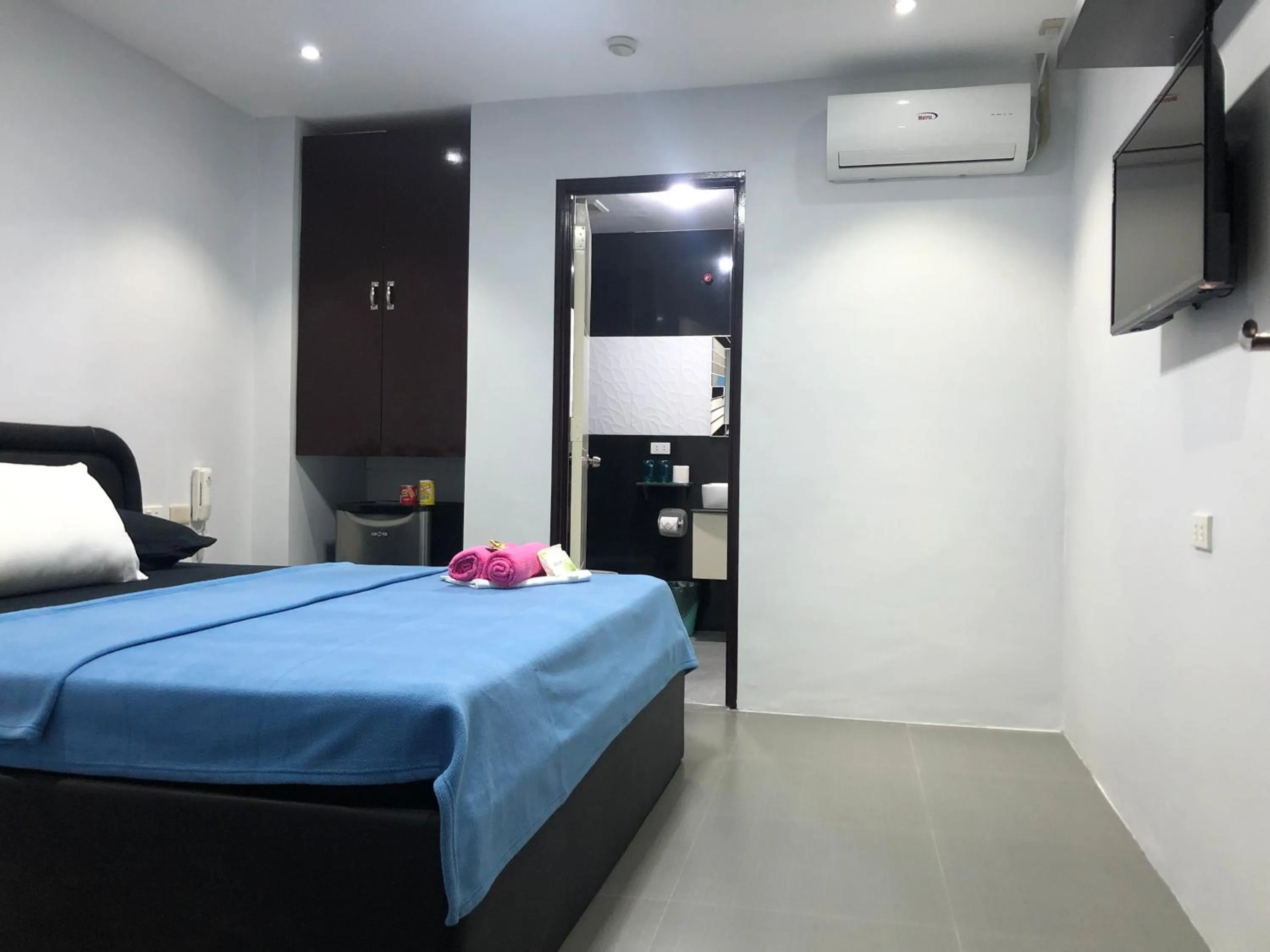 Standard Double Room in Out Back