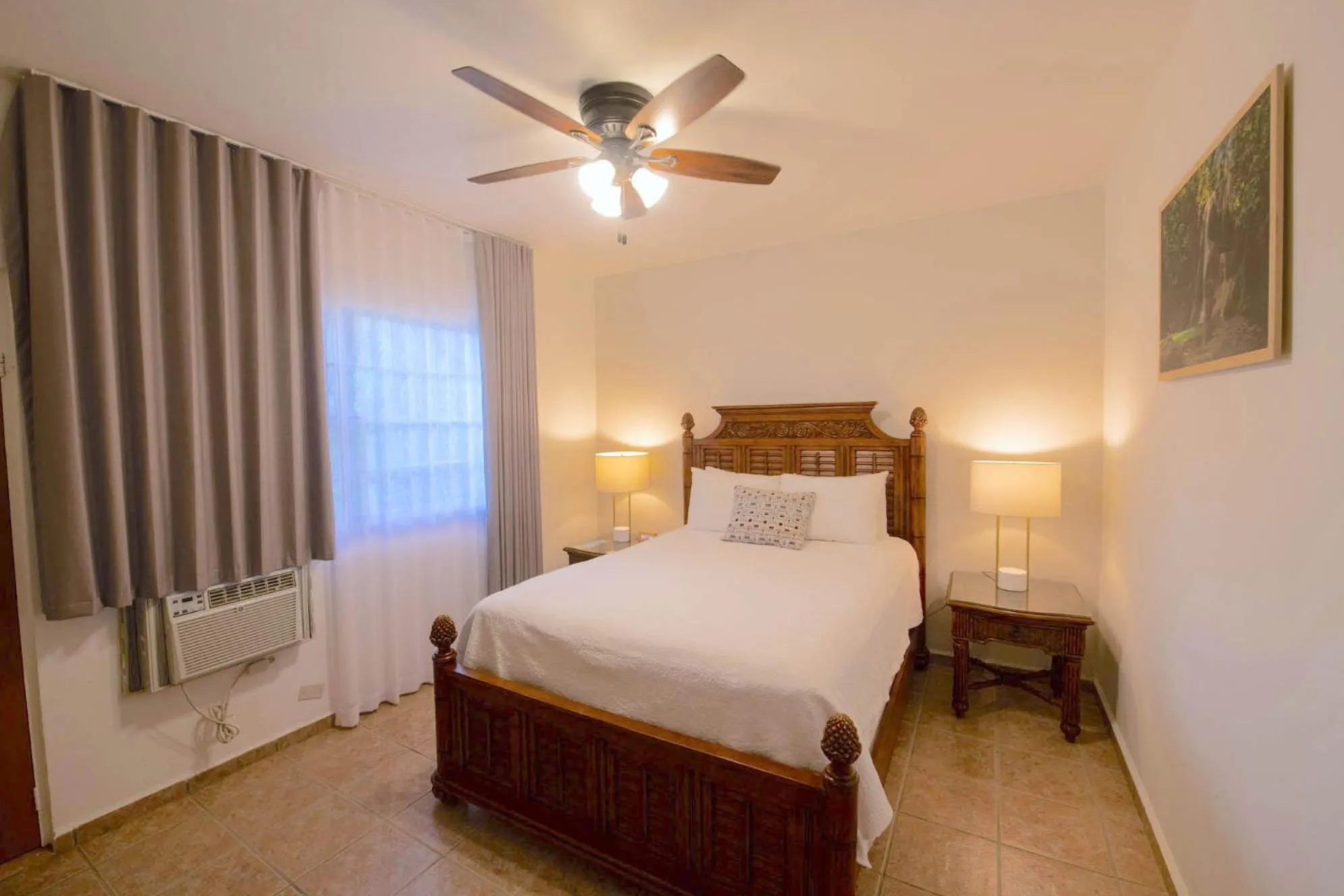 Standard One Bed  in Lazy Parrot Inn