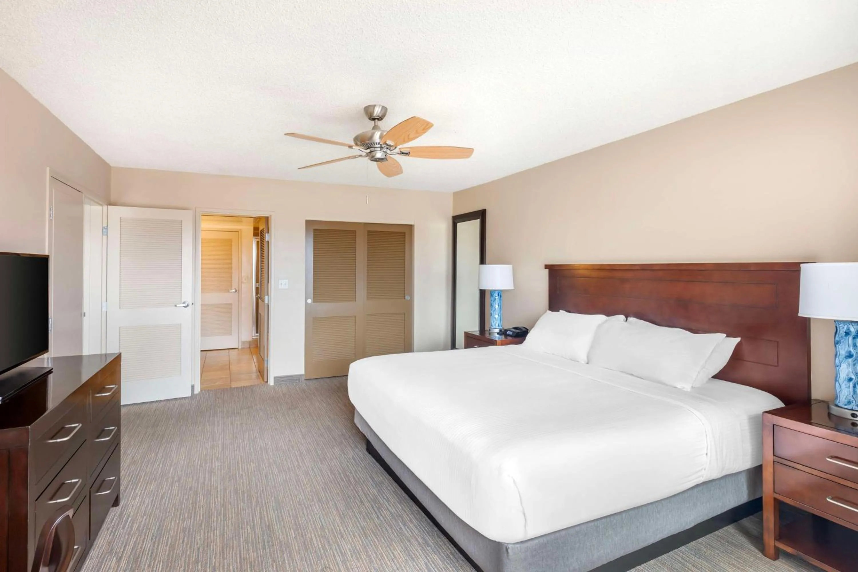 One-Bedroom King Suite with Balcony in Hilton Vacation Club Ka'anapali Beach Maui