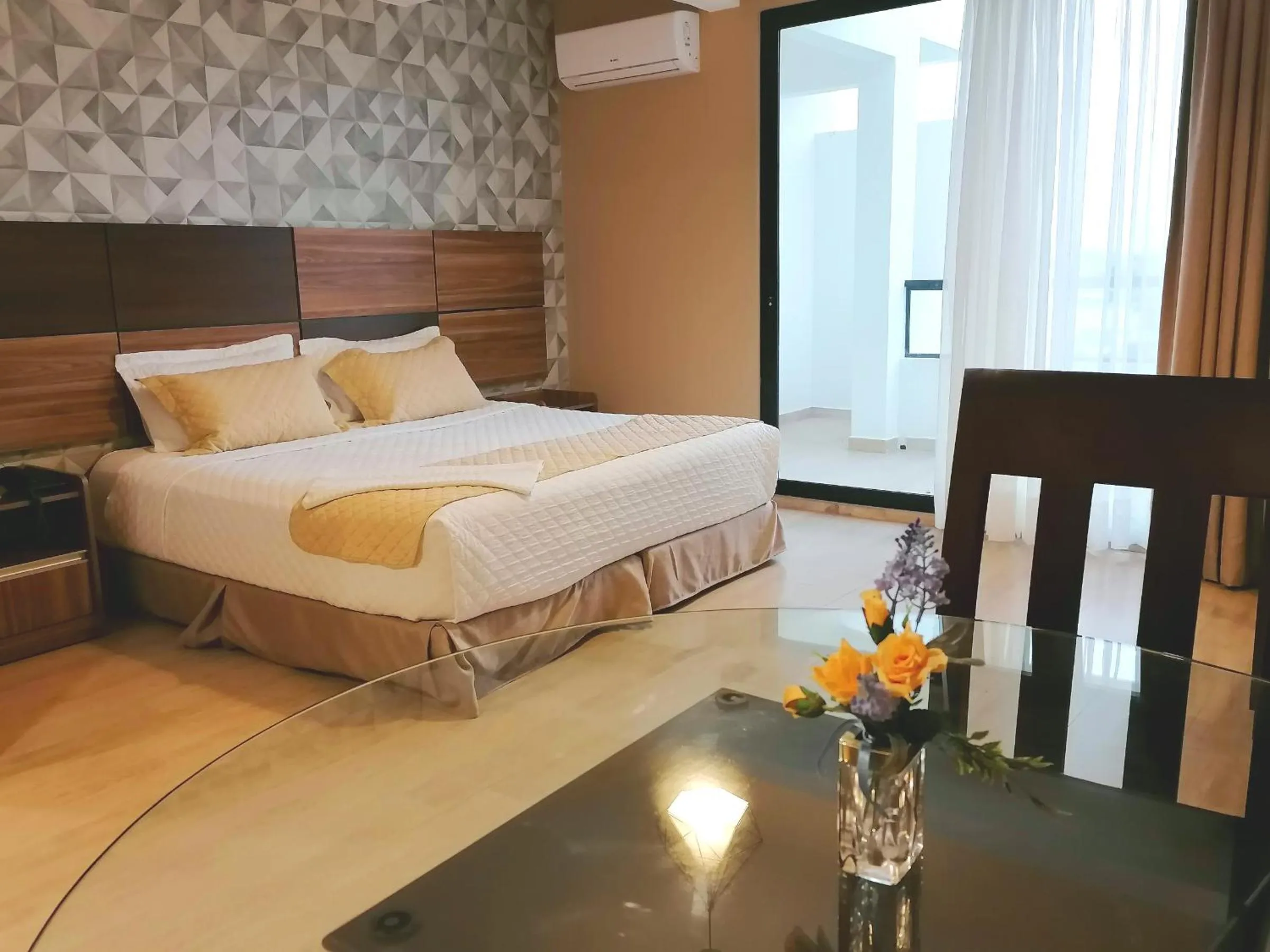 Apartment with Terrace in Premium Suites Deluxe Aparthotel Equipetrol