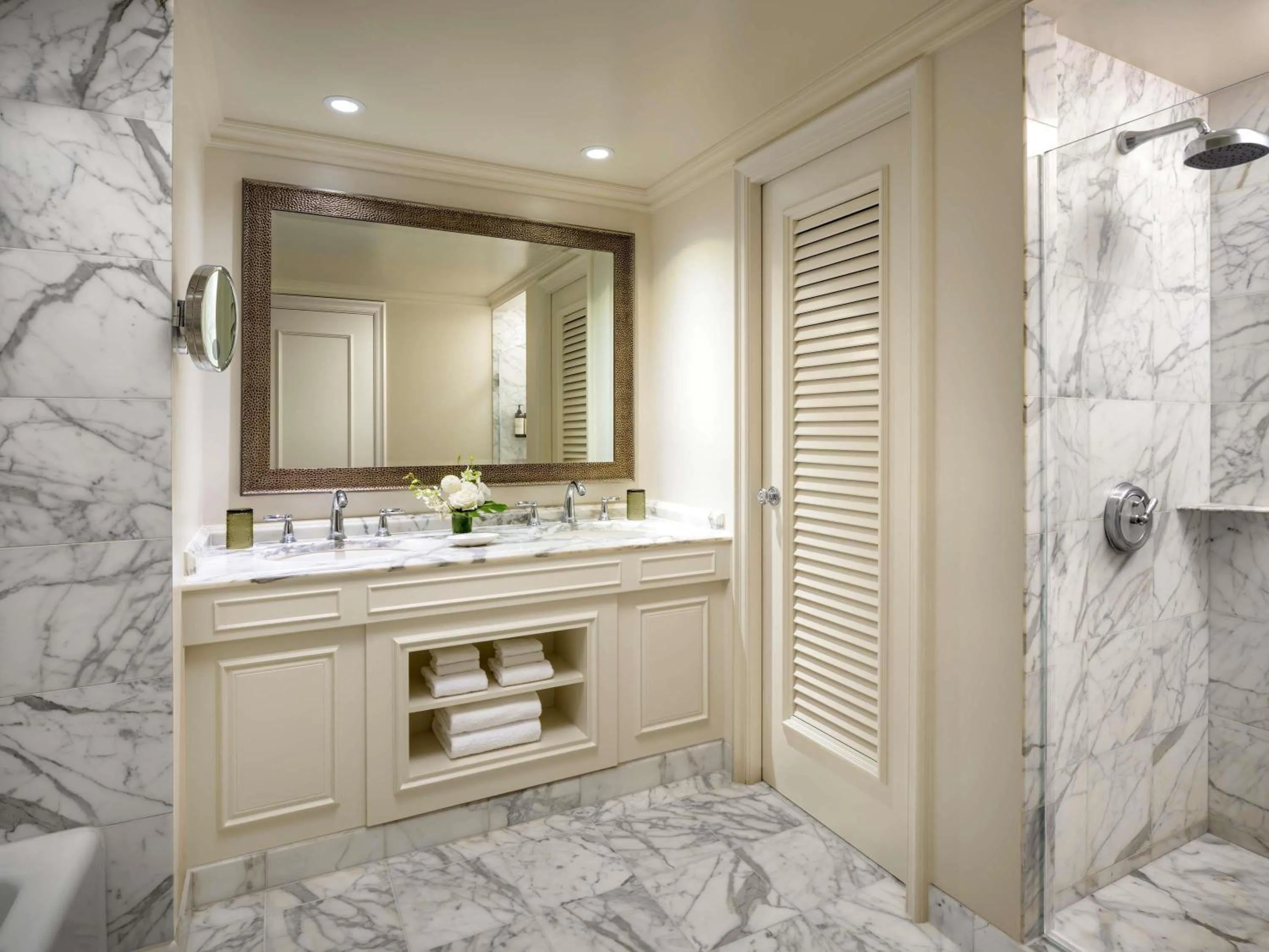 Fairmont Gold Premium Queen Room with Ocean View in Fairmont Orchid