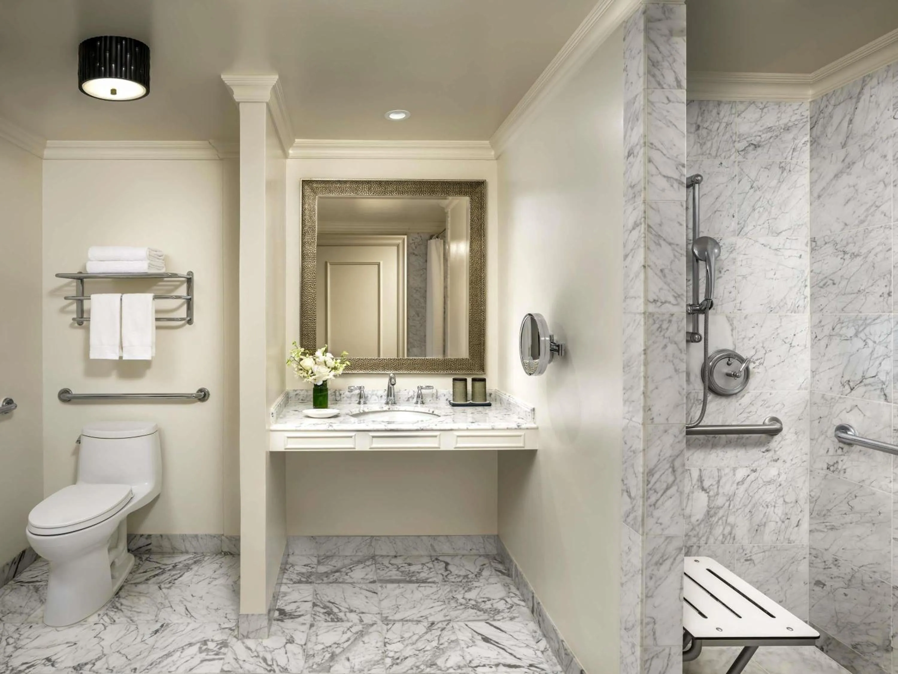 Fairmont Gold Deluxe Ocean View King Room  with Roll-In Shower - Mobility/Hearing Accessible in Fairmont Orchid