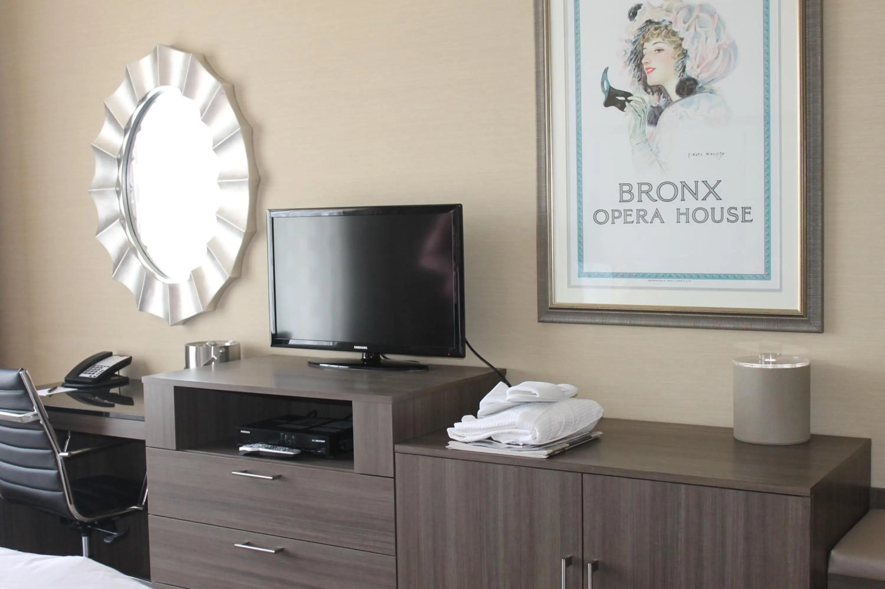 Deluxe Queen Room with Two Queen Beds in Opera House Hotel