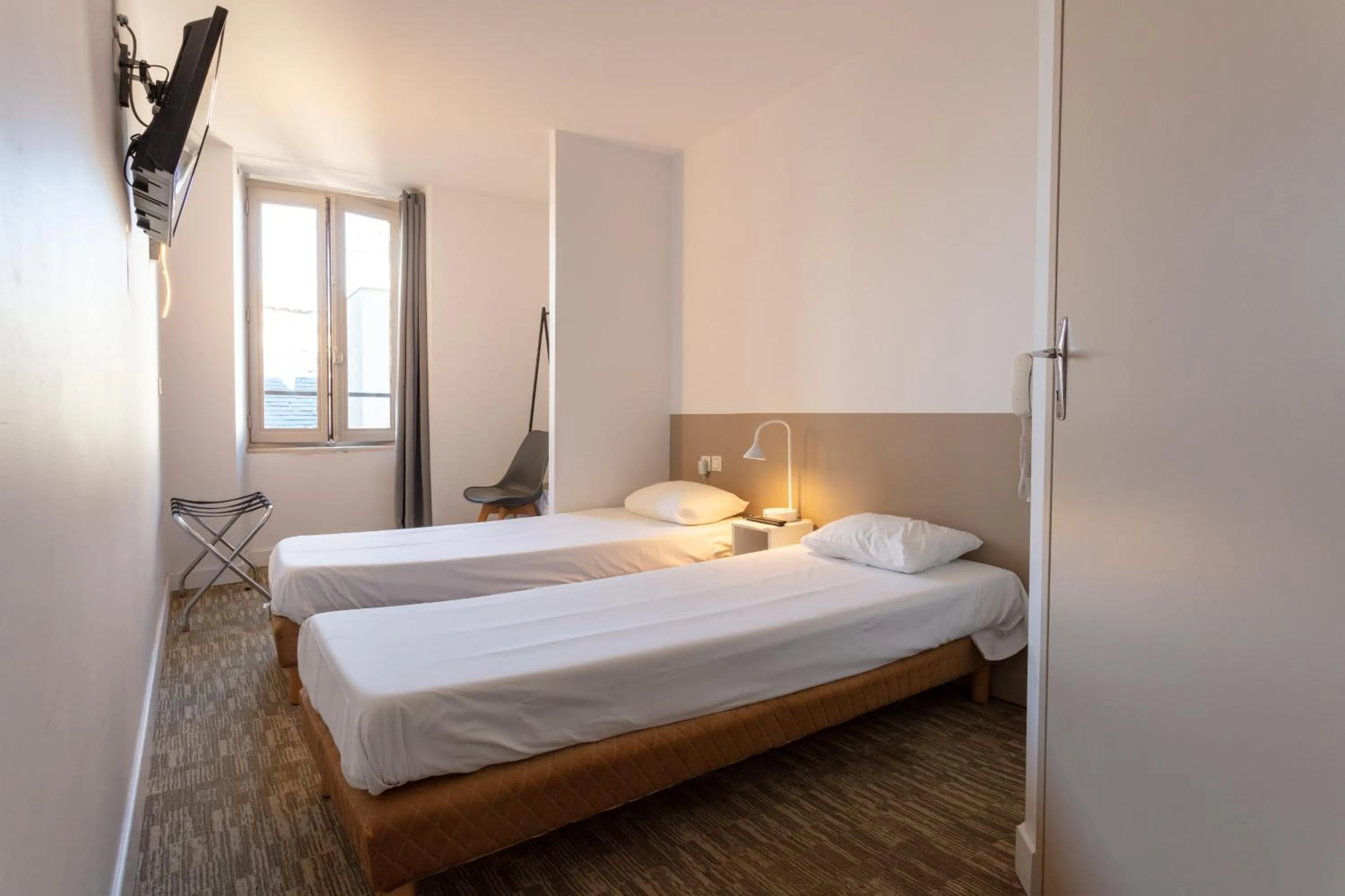 Budget Twin Room in Hotel du Clocher