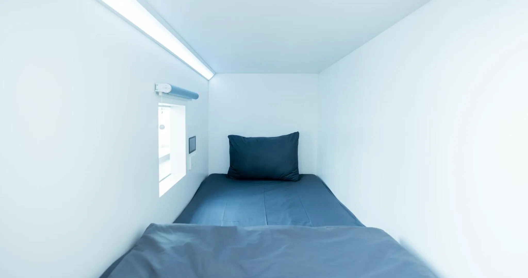 Earth Single Pod Room in Bobopod Kota Lama, Semarang