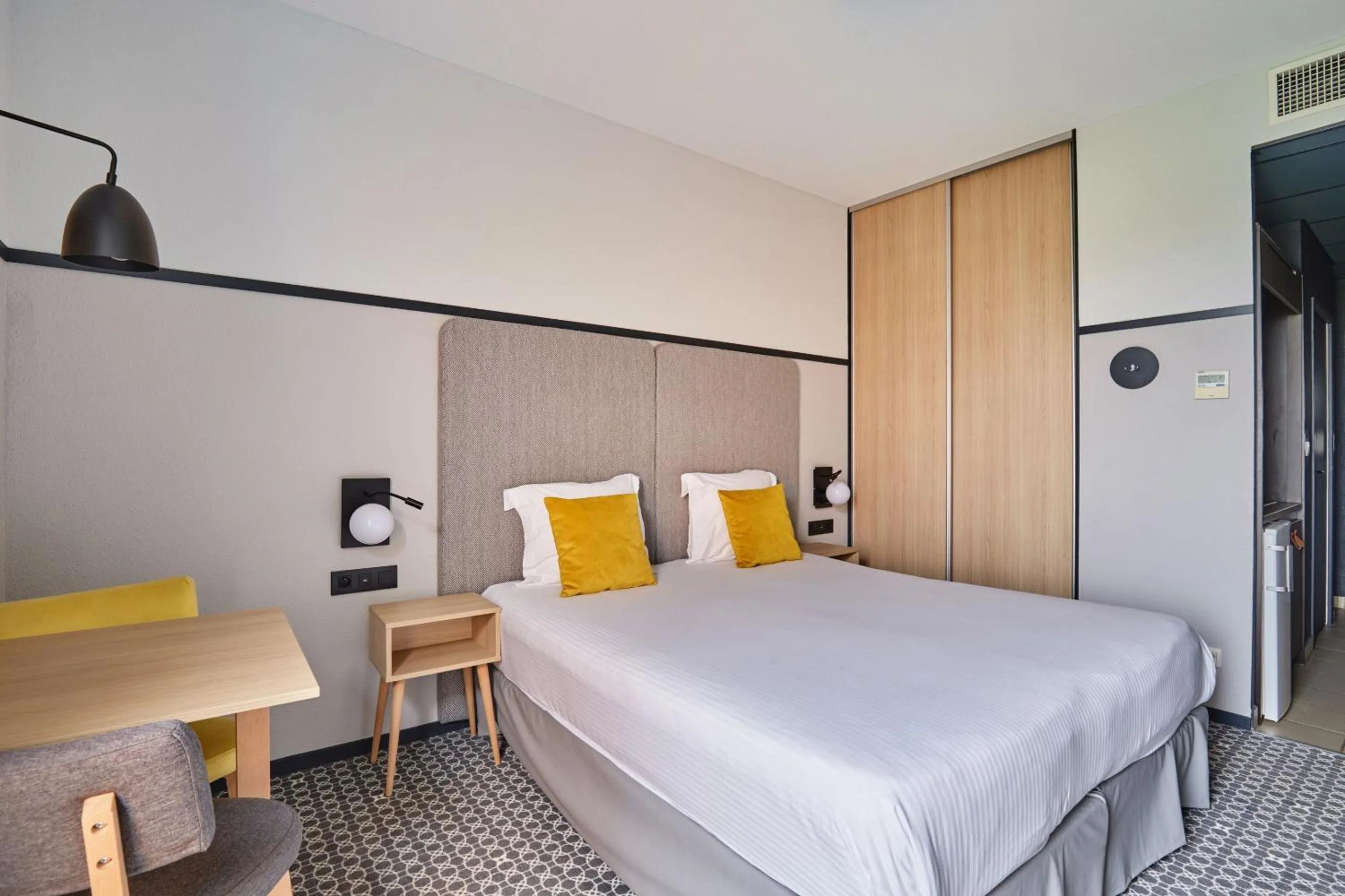 Standard Studio (2 Adults) in Appart'hôtel Odalys City - Bioparc Lyon Est