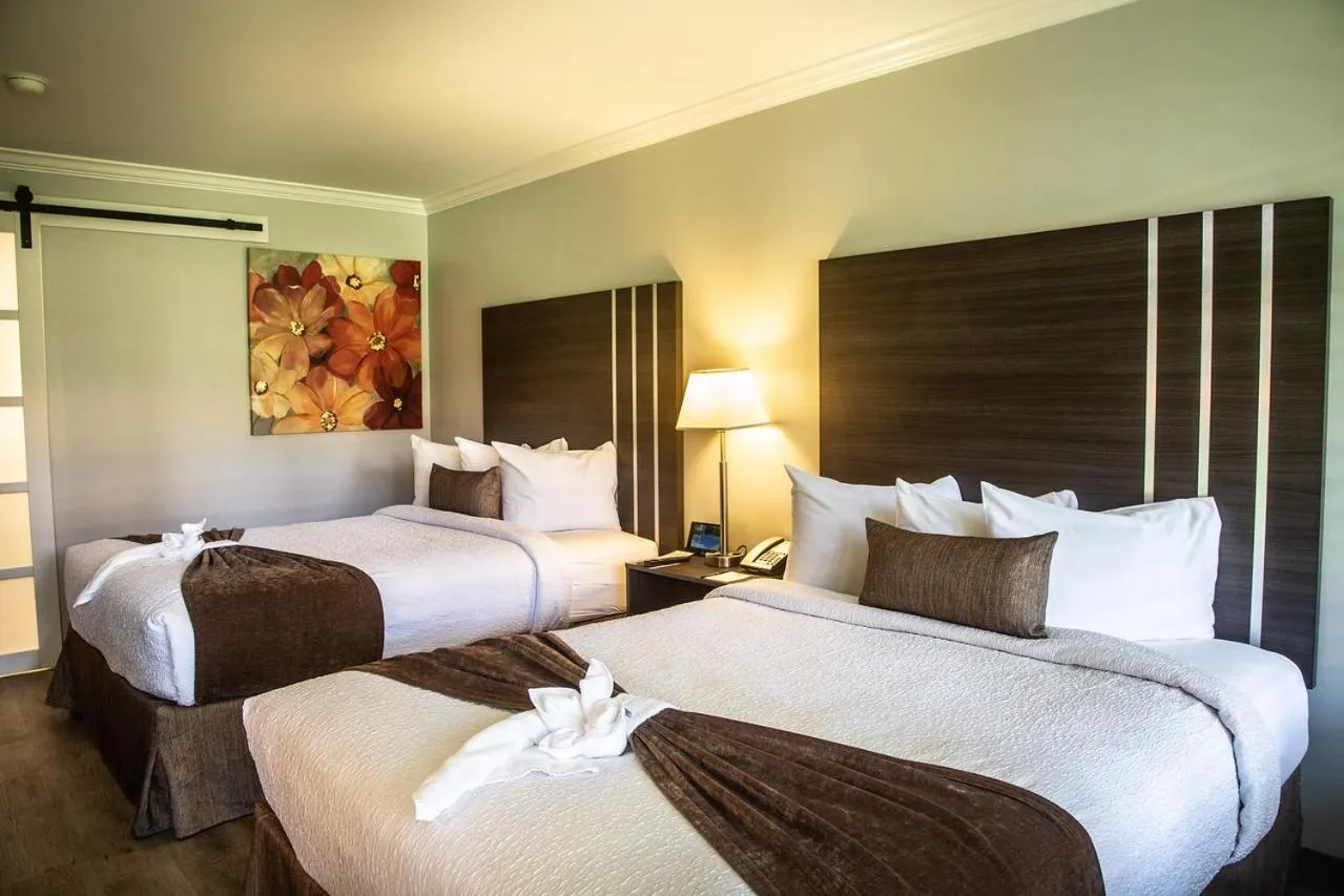 Standard Queen Room with Two Queen Beds in Palm Garden Hotel