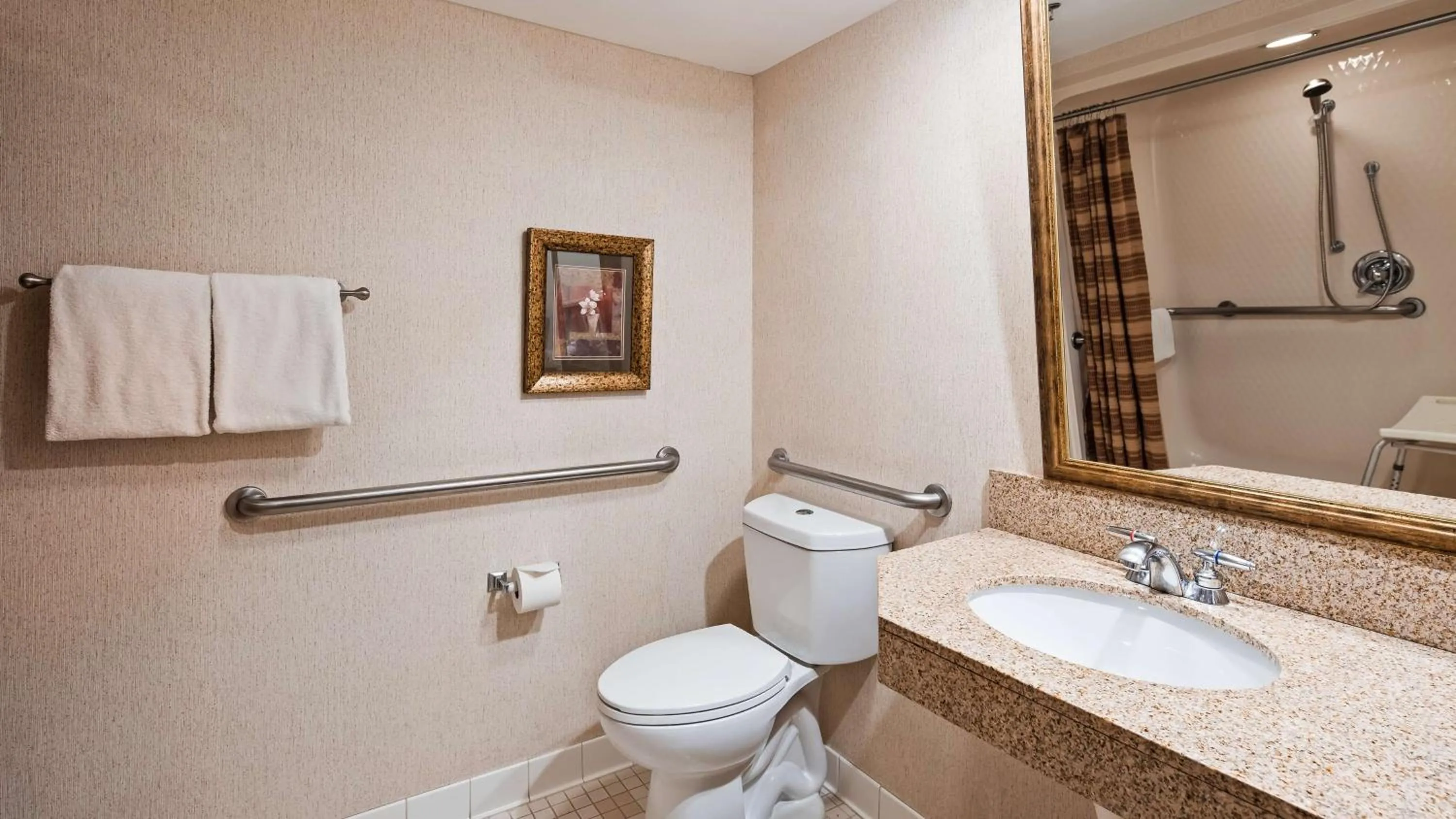Queen Room with Bath Tub - Disability Access in Inn at Santa Fe, SureStay Collection by Best Western