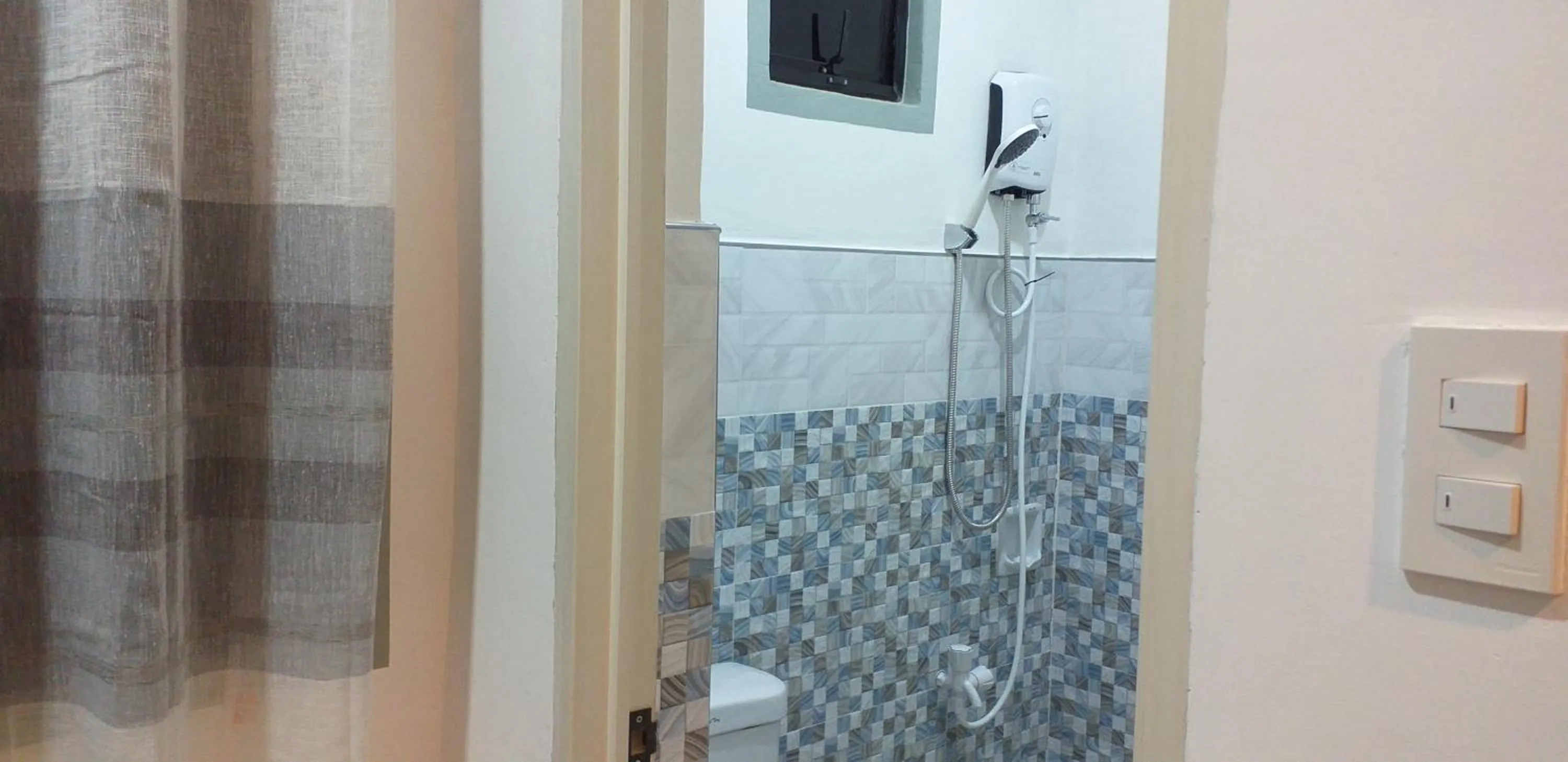 Double Room with Private Bathroom - single occupancy in GREENSPACE