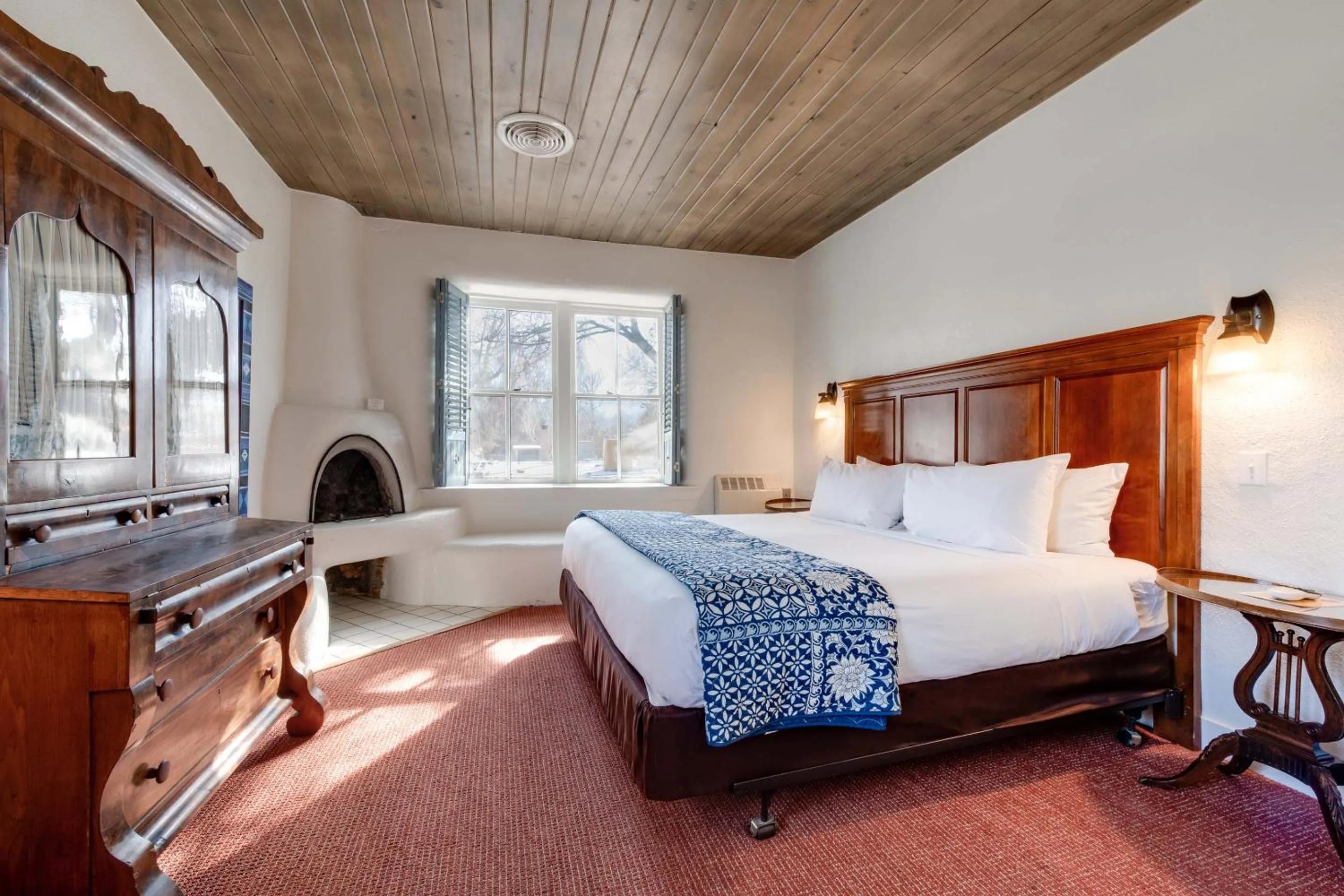 King Room in The Historic Taos Inn