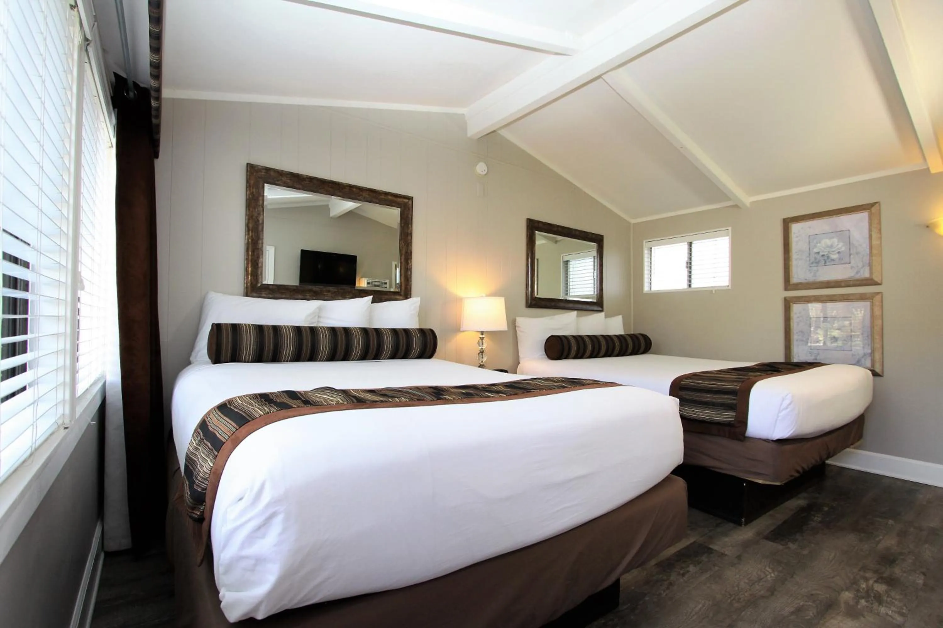 Family Bungalow in Monterey Peninsula Inn