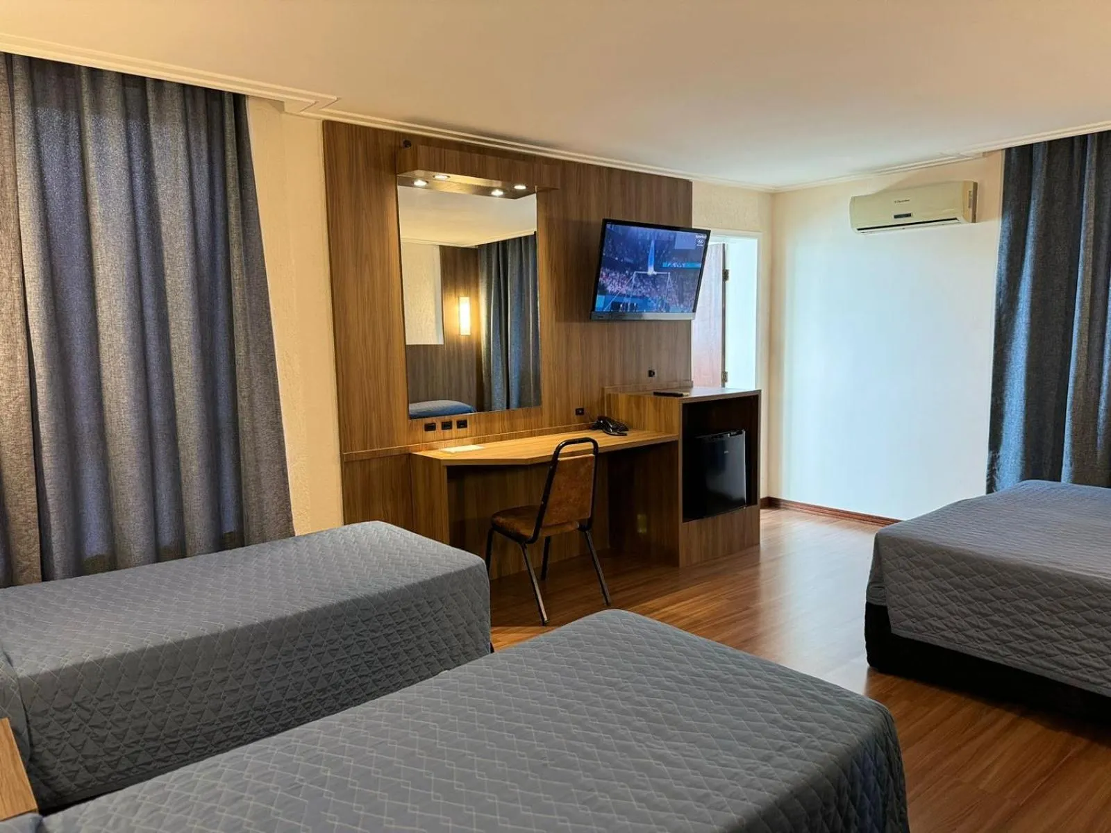 Superior Quadruple Room - single occupancy in Afford Hotéis