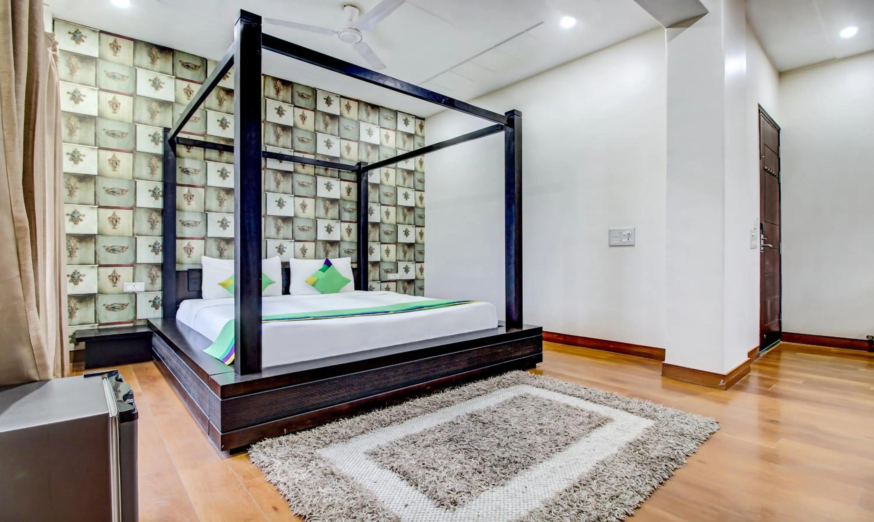 Superior Double Room - single occupancy in Treebo M2M Residency Sector 46