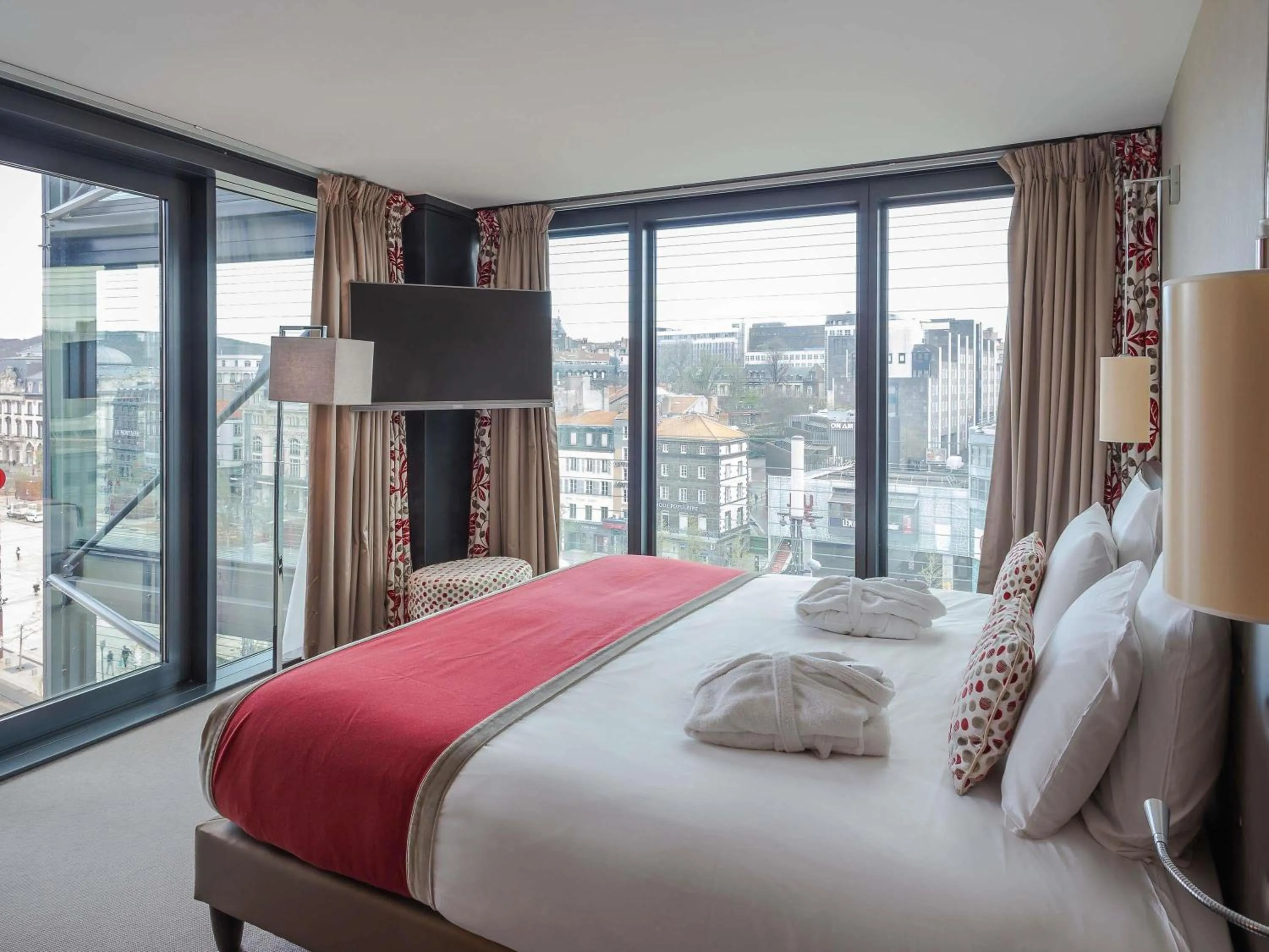 Junior Suite with Panoramic View in Mercure Clermont Ferrand centre Jaude
