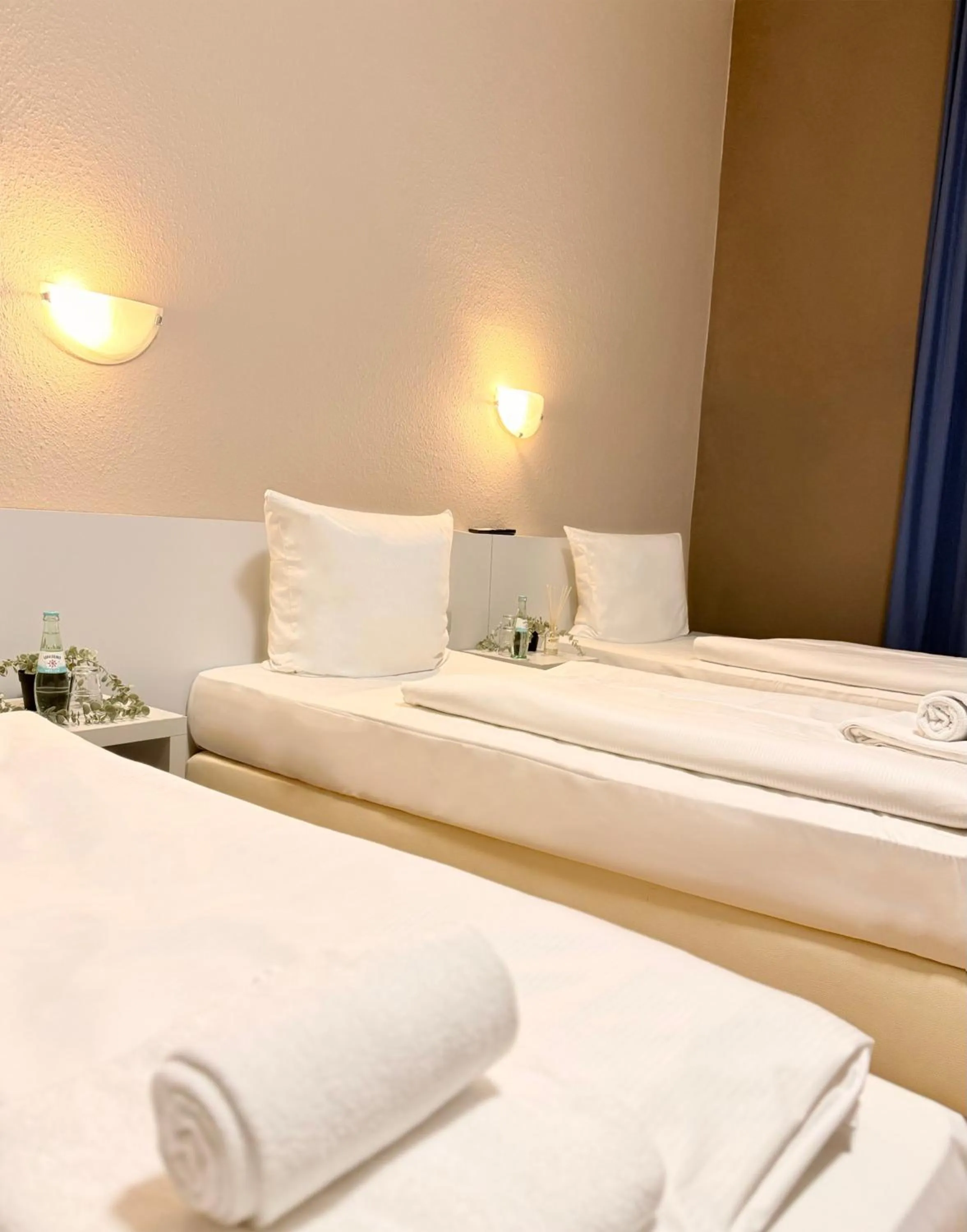 Standard Triple Room in Colour Hotel