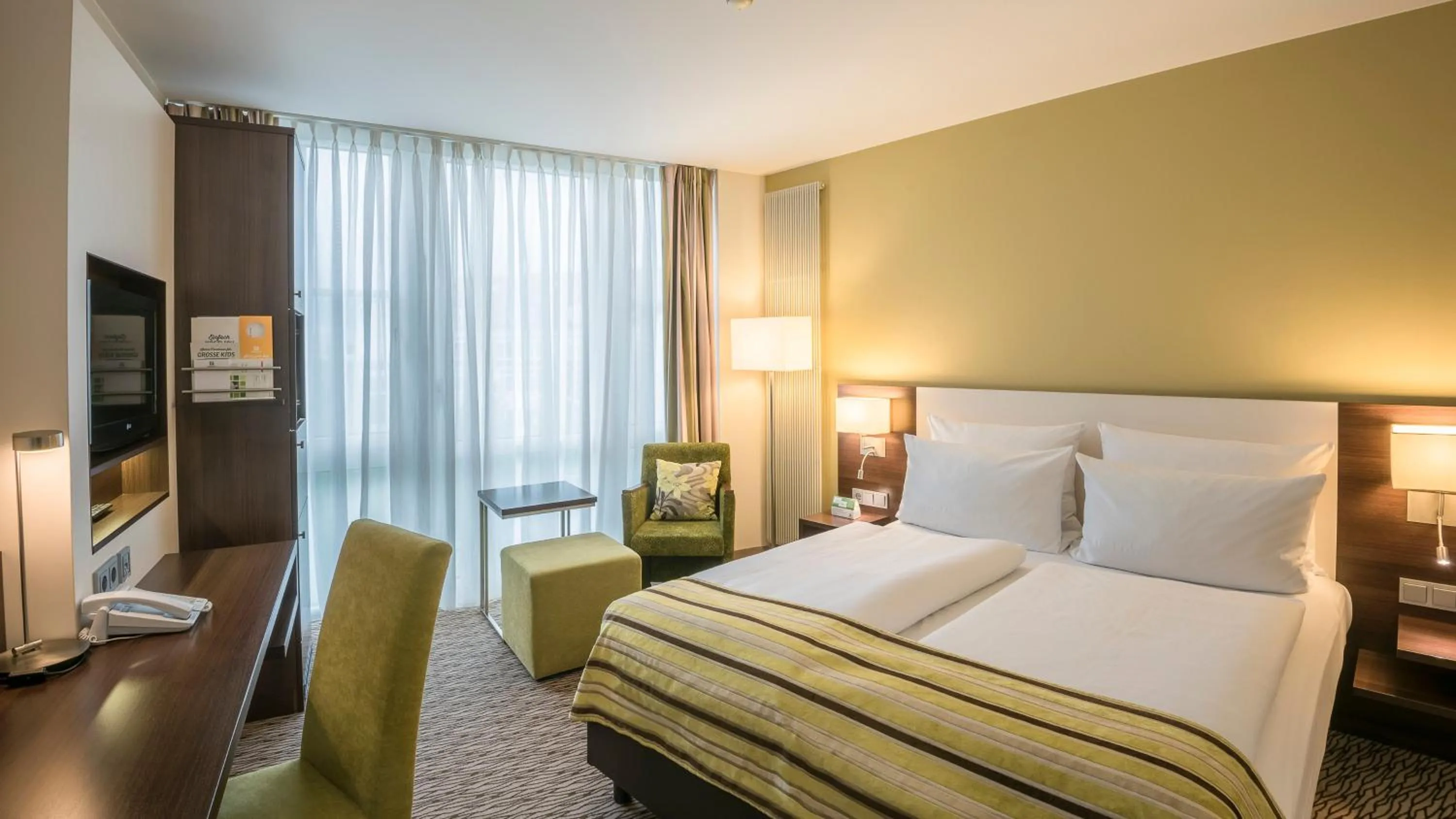 Standard Queen Room in Holiday Inn Munich Unterhaching by IHG