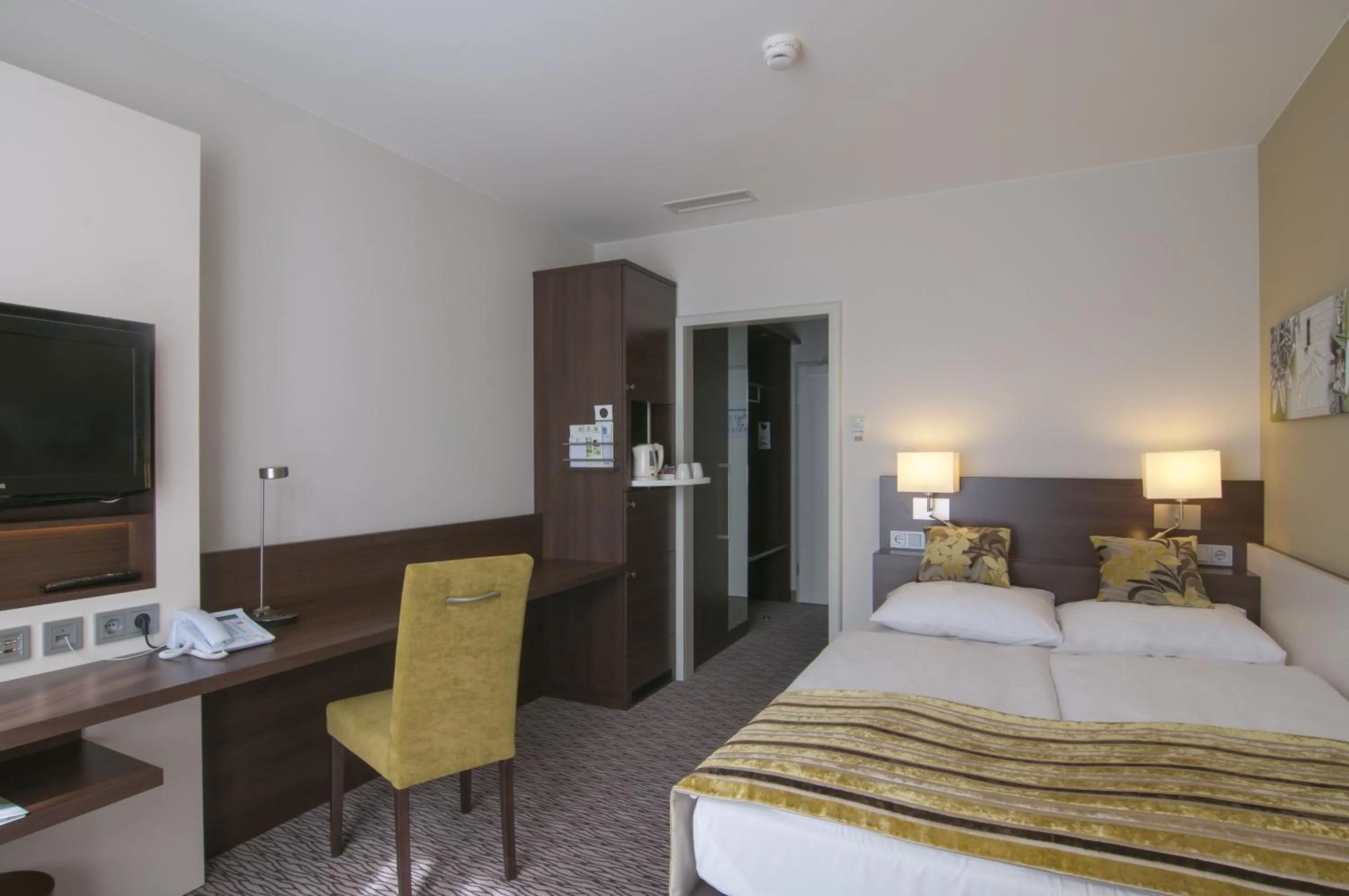 Standard Room in Holiday Inn Munich Unterhaching by IHG