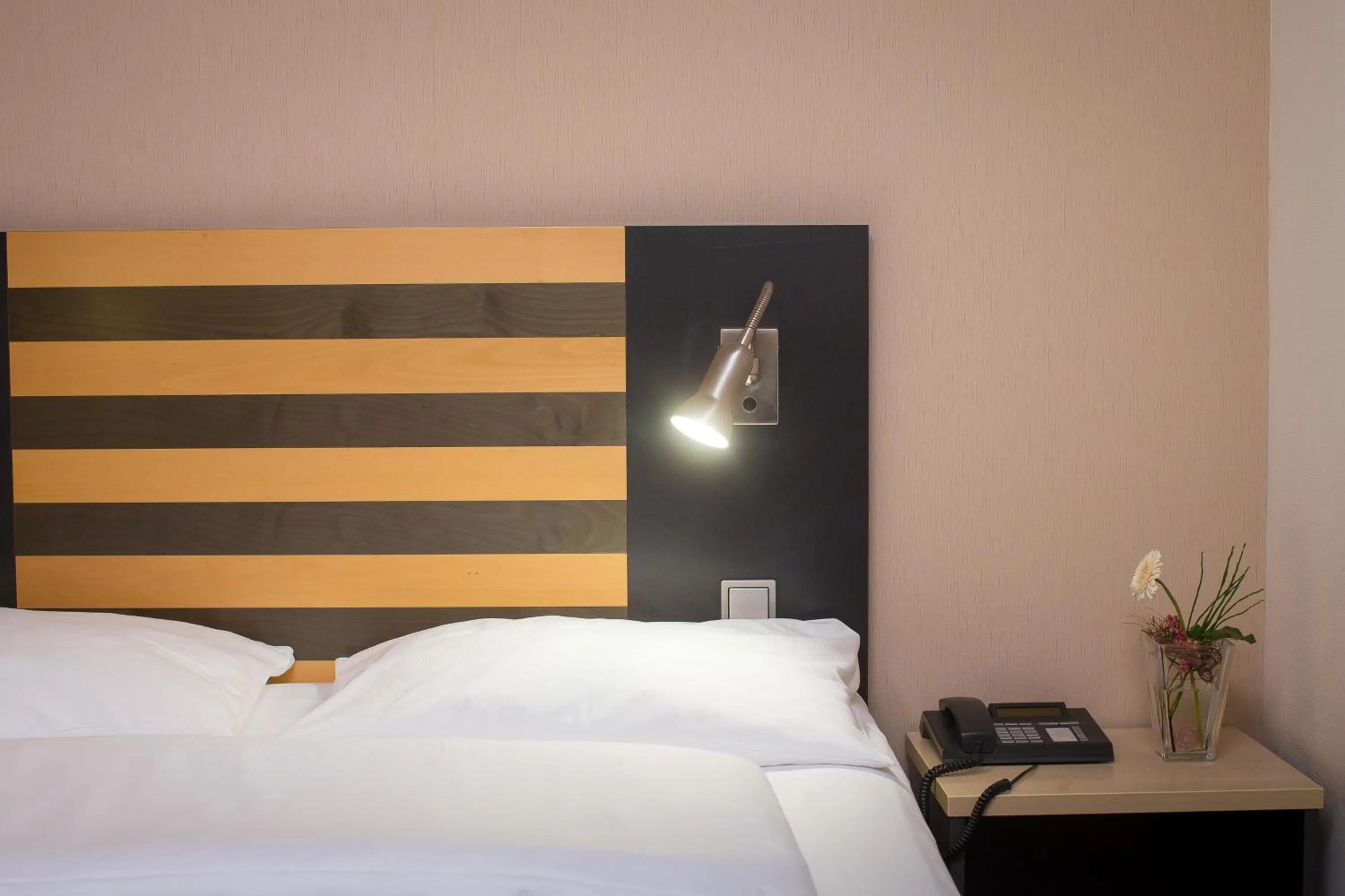 Deluxe King Room - single occupancy in Lindner Hotel Frankfurt Hochst, part of JdV by Hyatt