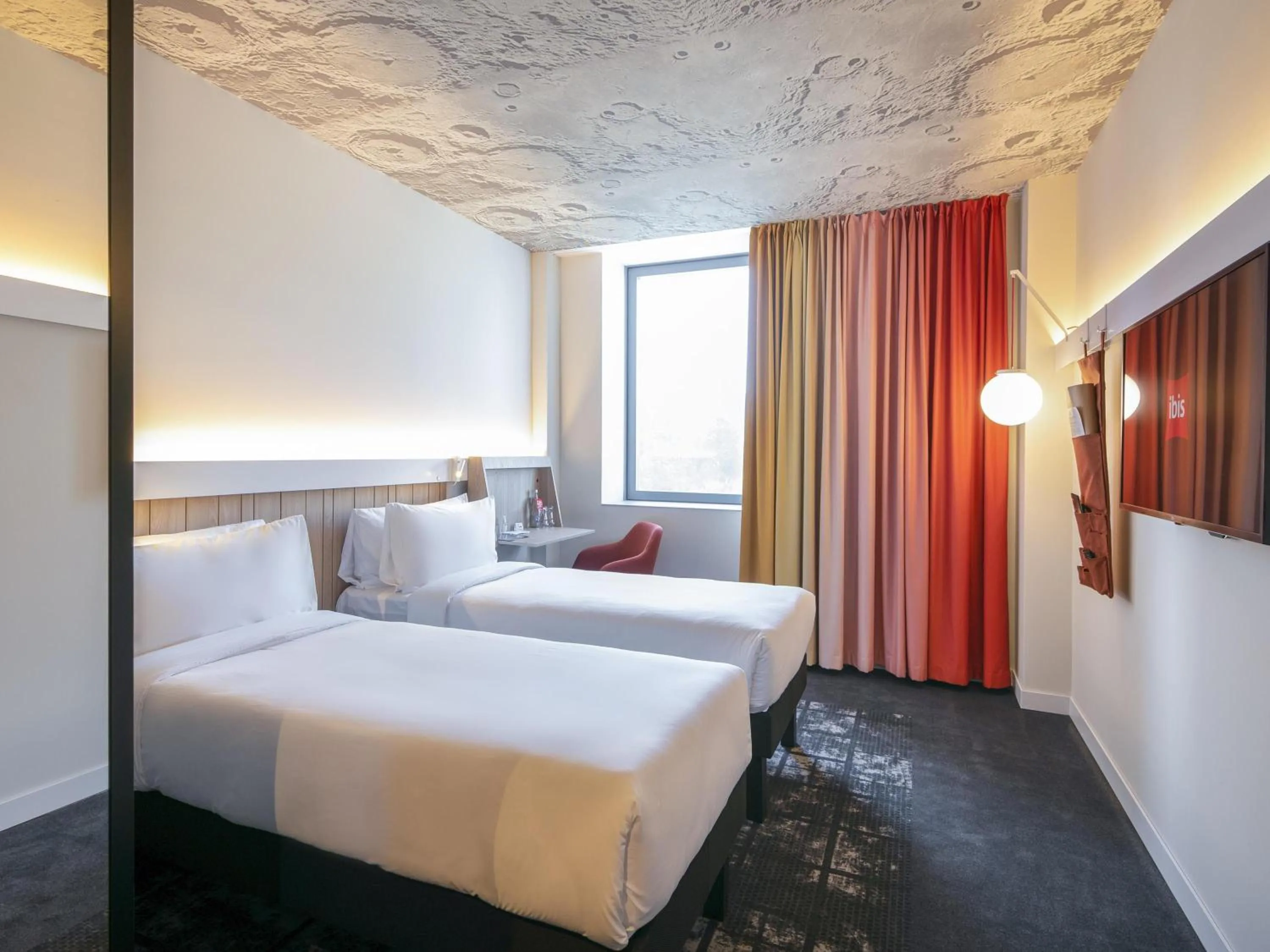 Standard Twin Room in ibis Baku City