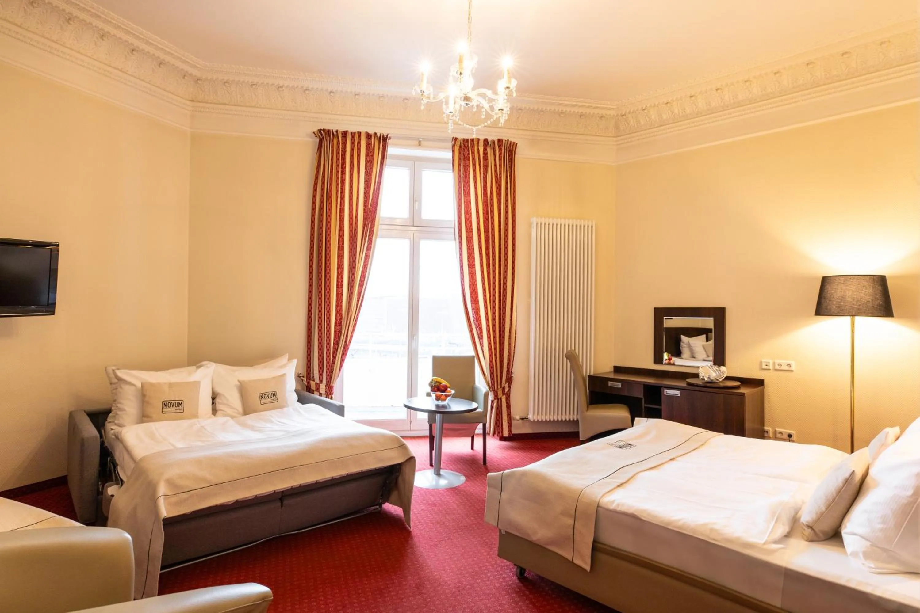 Quintuple Room in Novum Hotel Graf Moltke Hamburg