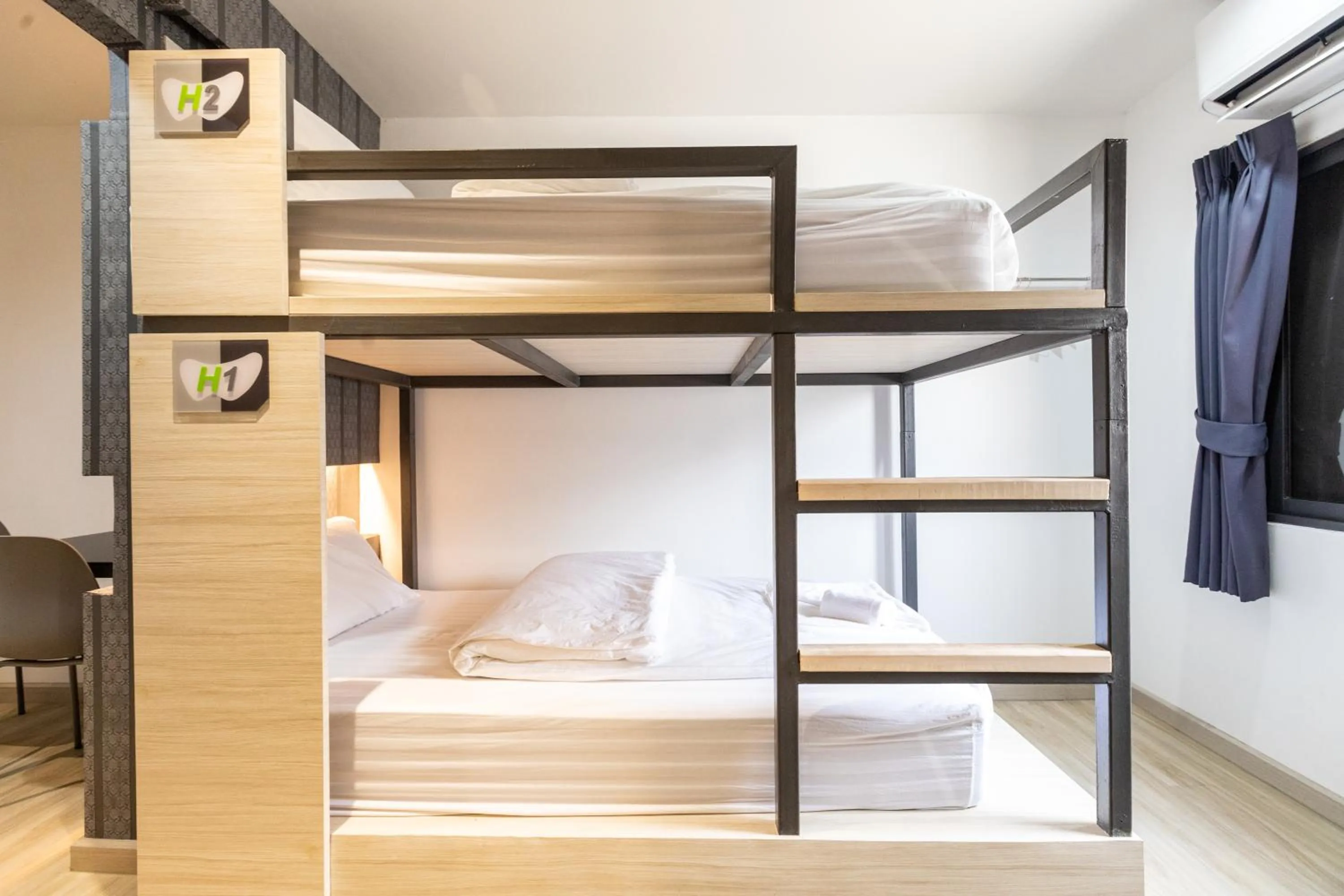 Private Room with Bunk Bed in Baan Kun Mhor Hostel บ้านคุณหมอโฮสเทล