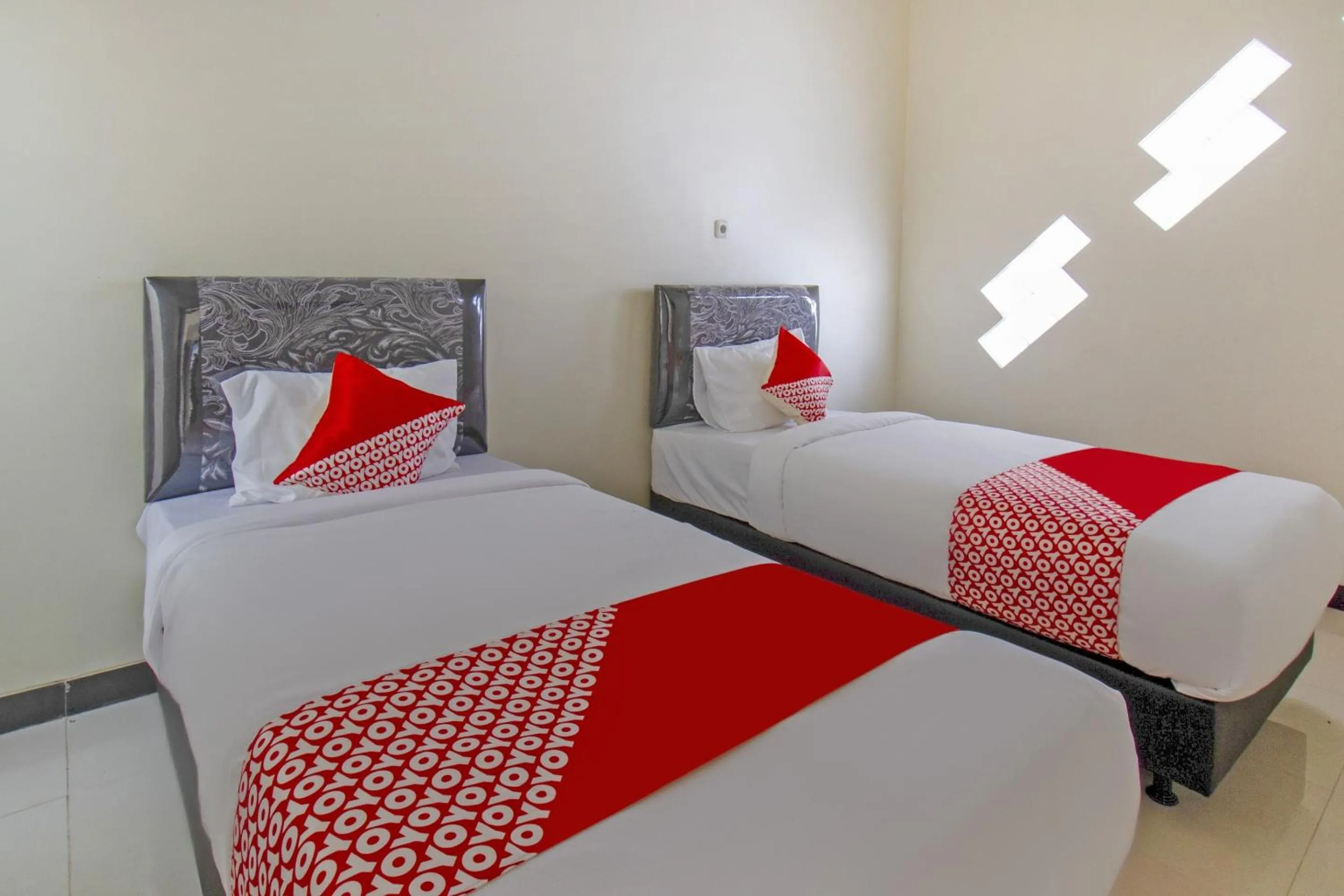 Delxue Twin Room in Hotel O Irma's Residence