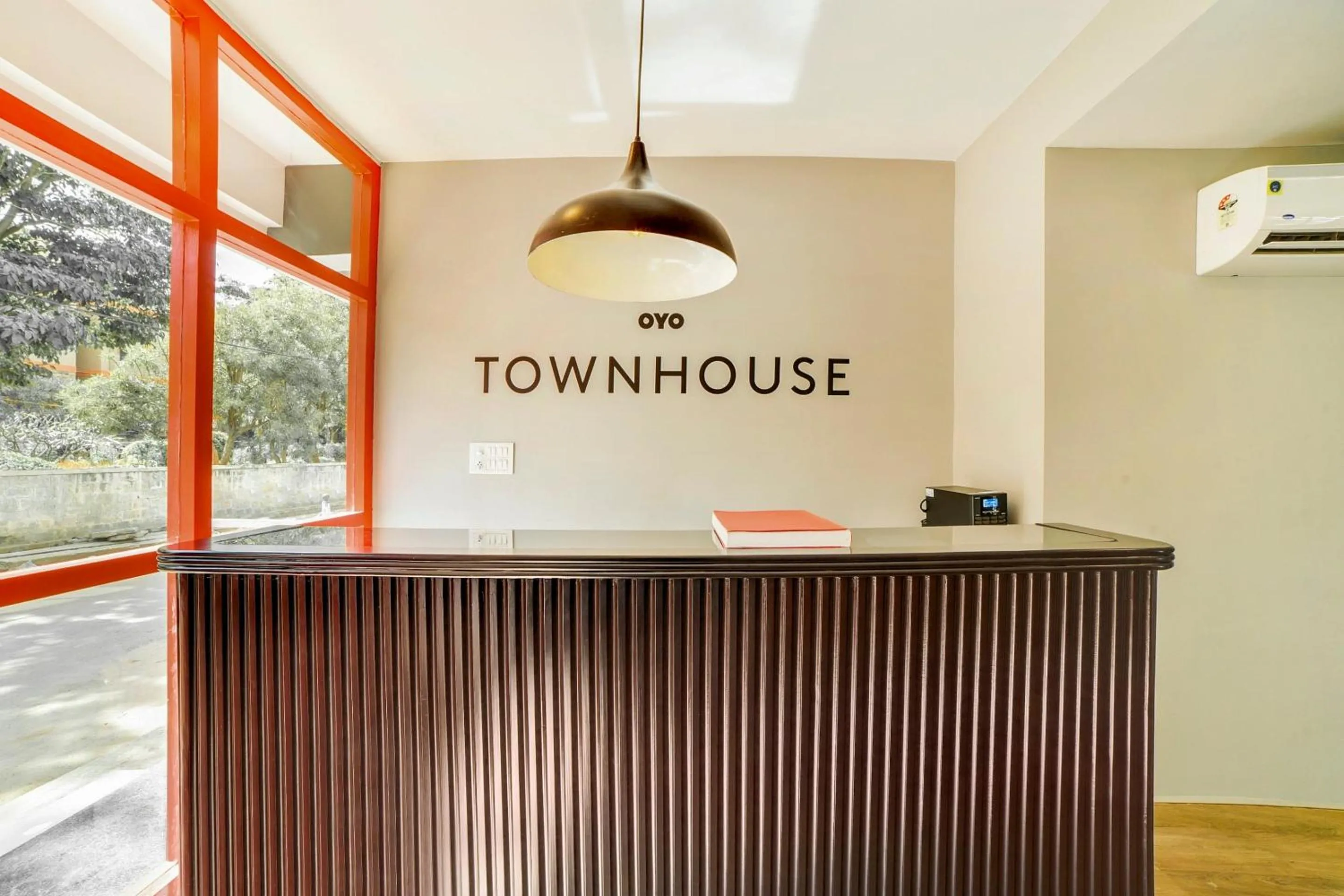 Townhouse Sarvar Hospitality Near Ascendas Park Square Mall