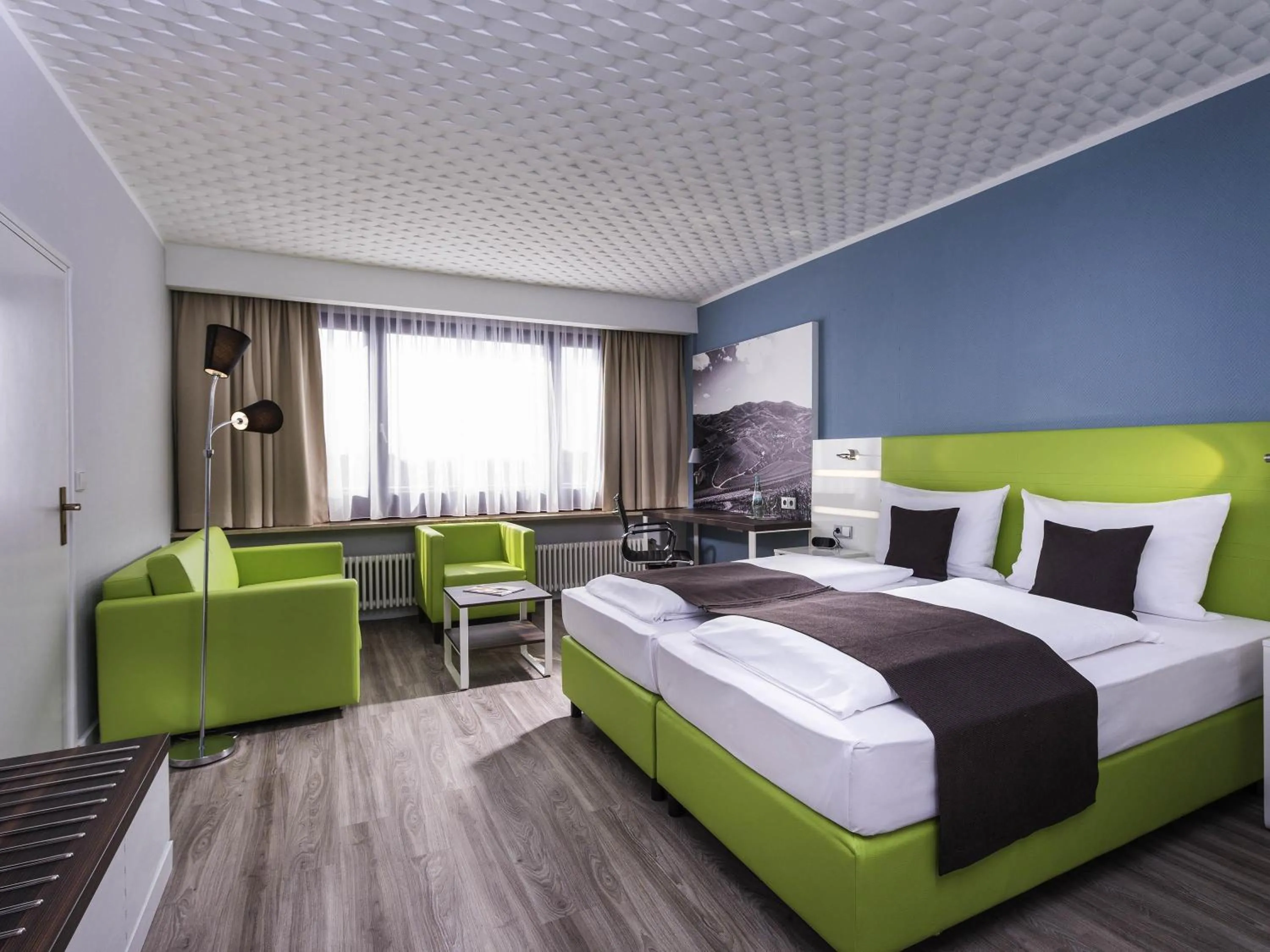 Standard Twin Room in ibis Styles Offenburg City