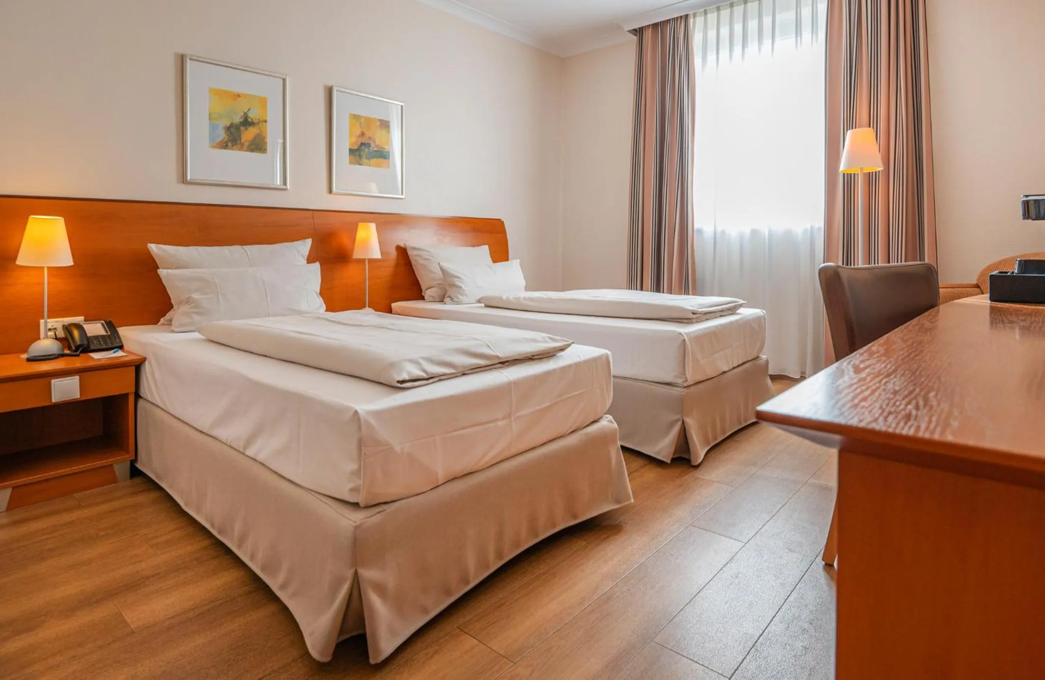 Business Twin Room with Garden View incl. Parking in PhiLeRo Hotel Köln