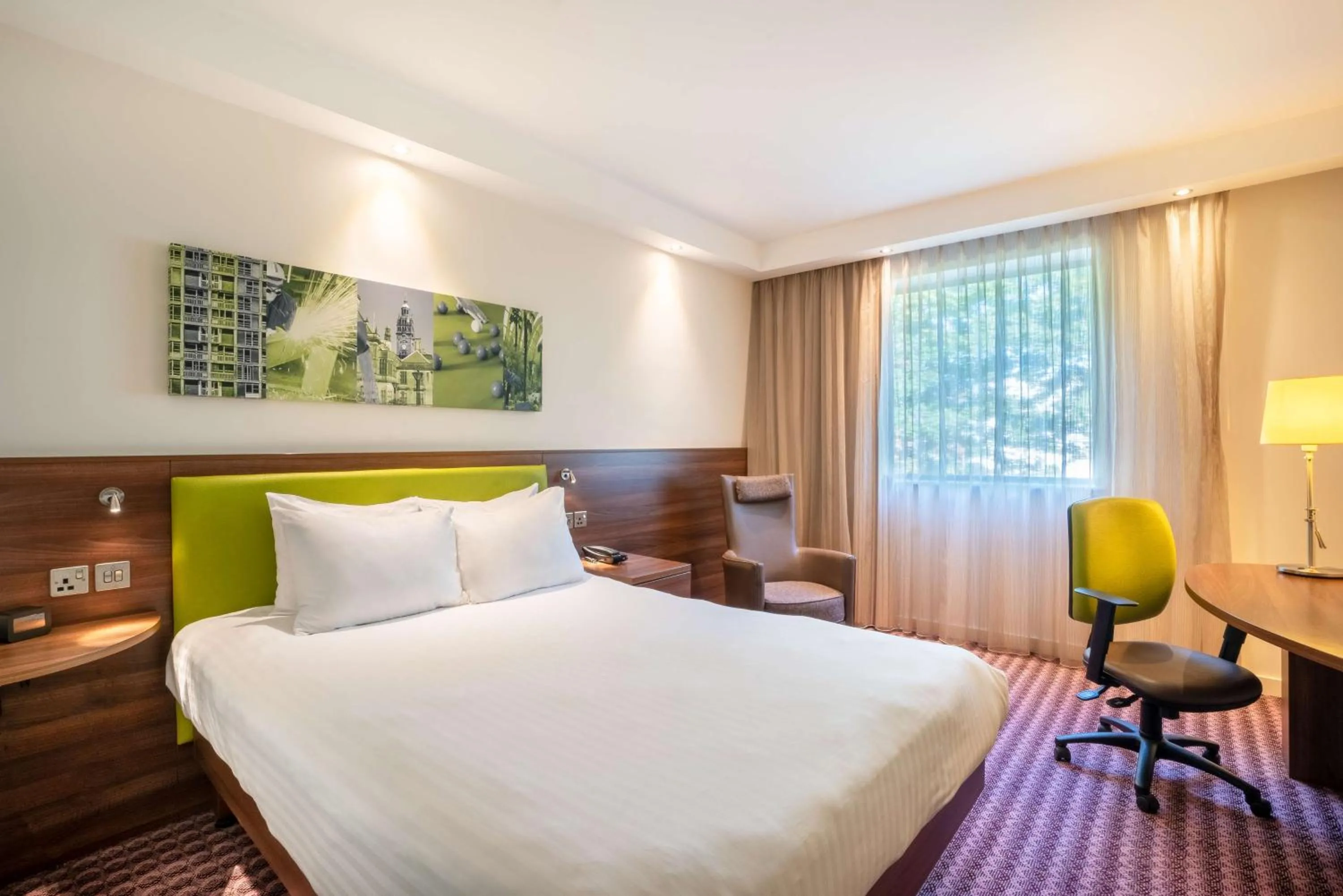 Queen Room in Hampton by Hilton Sheffield