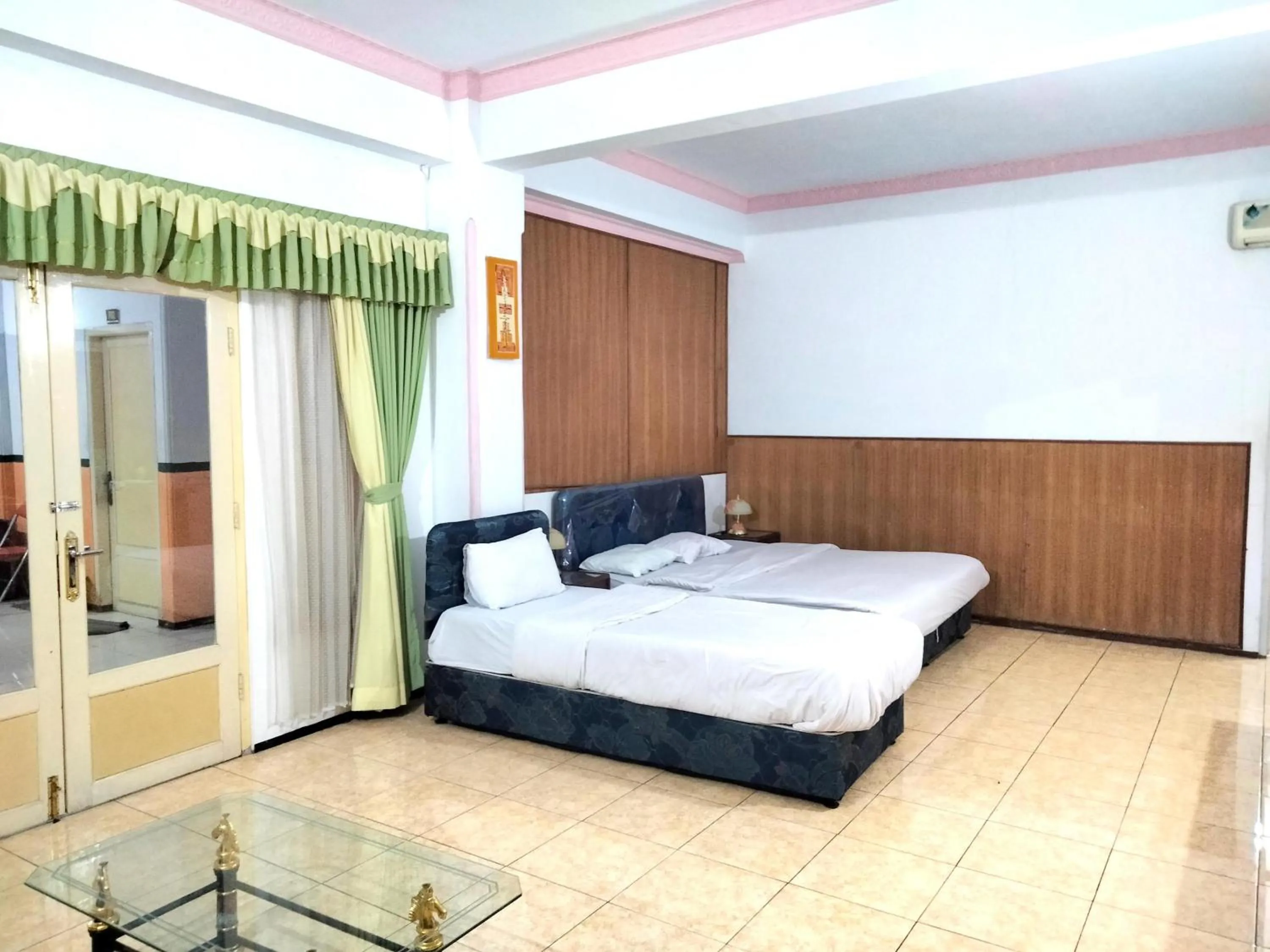 Suite in Sartika Hotel Mitra RedDoorz Pati