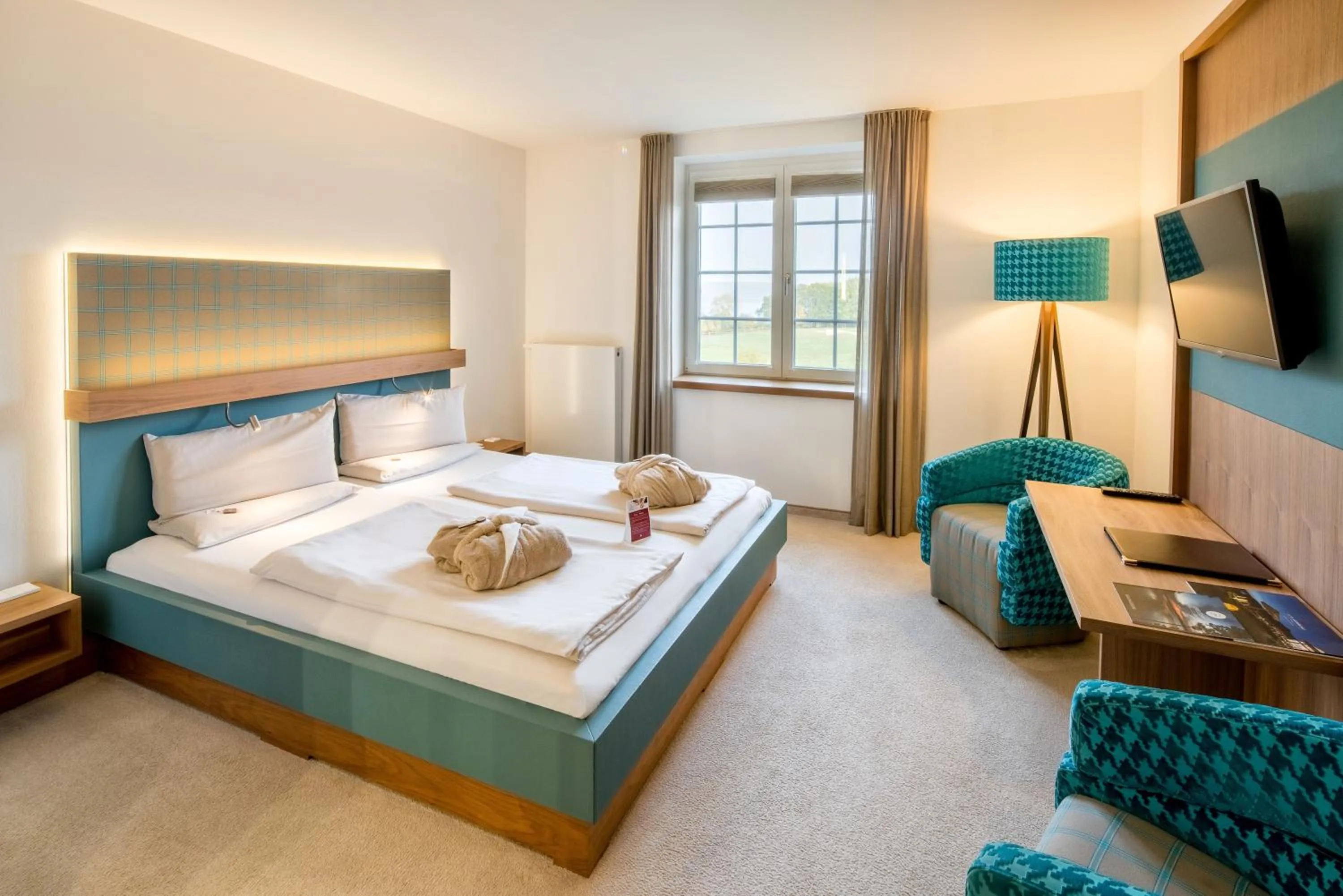 Double Room with Partial Lake View - single occupancy in Bornmühle