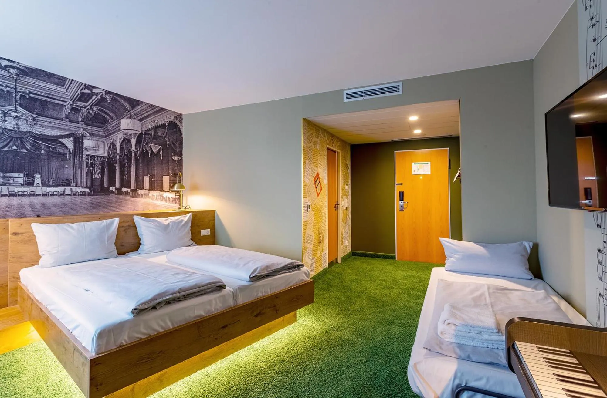 Double Room with Extra Bed in mightyTwice Hotel Dresden